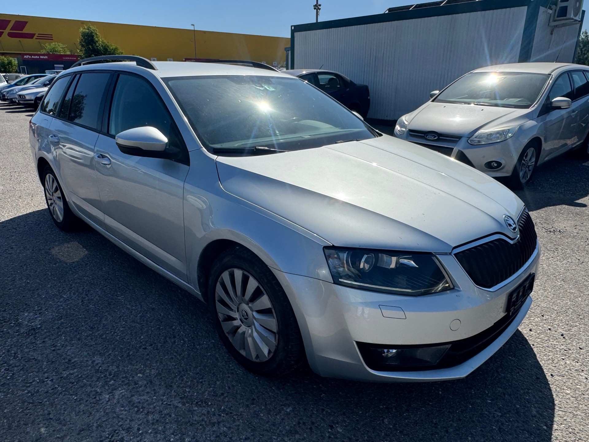 SKODA Octavia Combi 1.6 TDI Active DSG-image-2