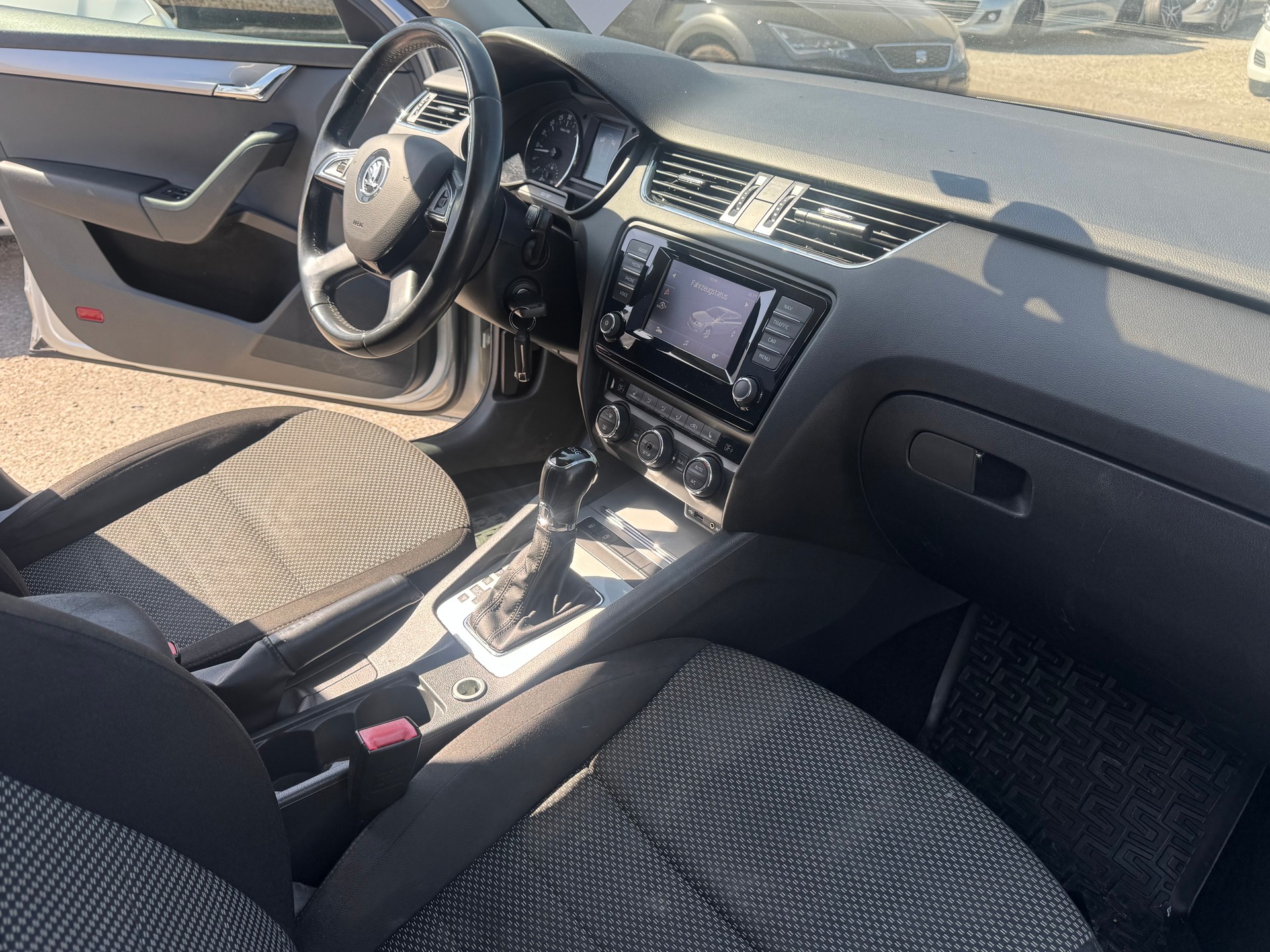 SKODA Octavia Combi 1.6 TDI Active DSG-image-7