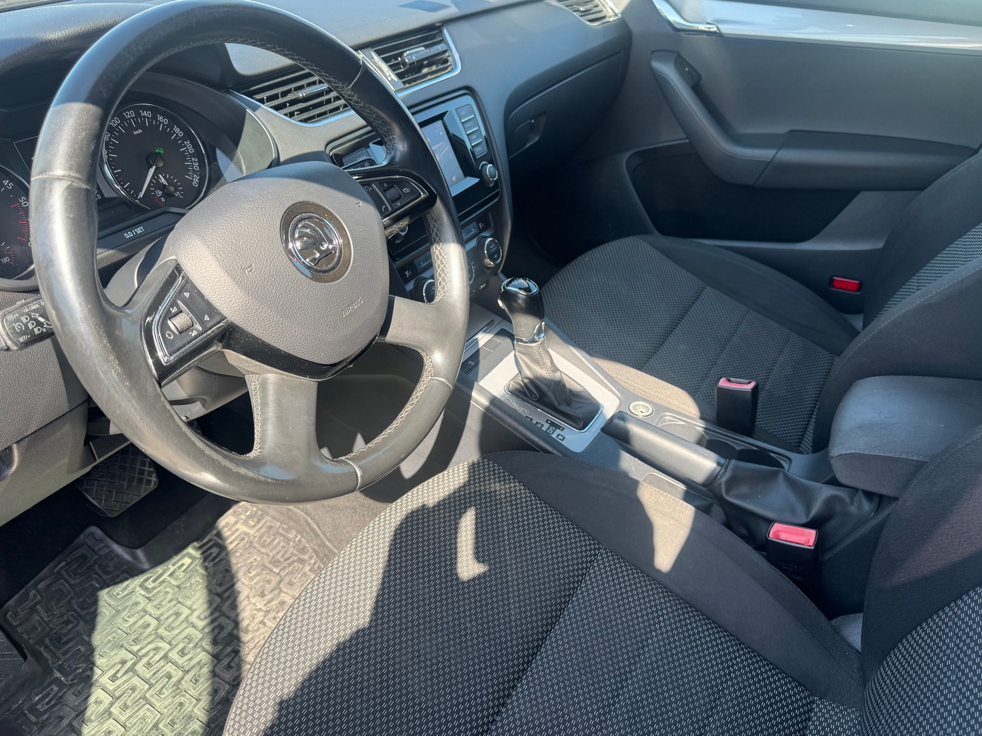 SKODA Octavia Combi 1.6 TDI Active DSG-image-6