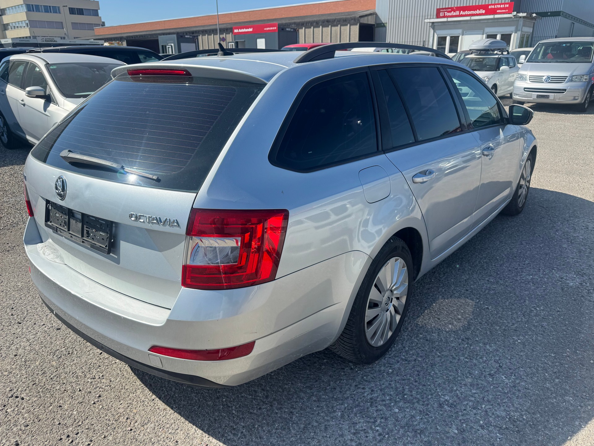 SKODA Octavia Combi 1.6 TDI Active DSG-image-3