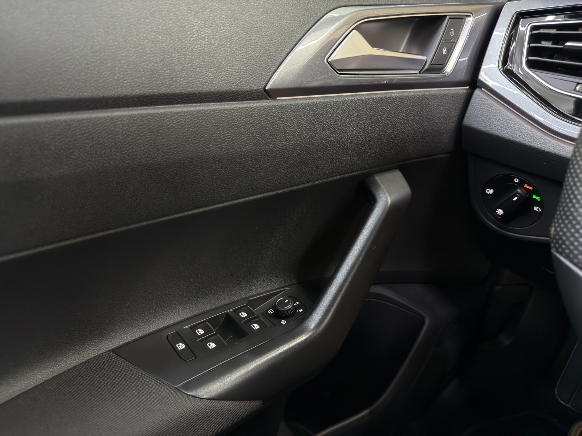 VW Polo 2.0 TSI GTI DSG-image-29