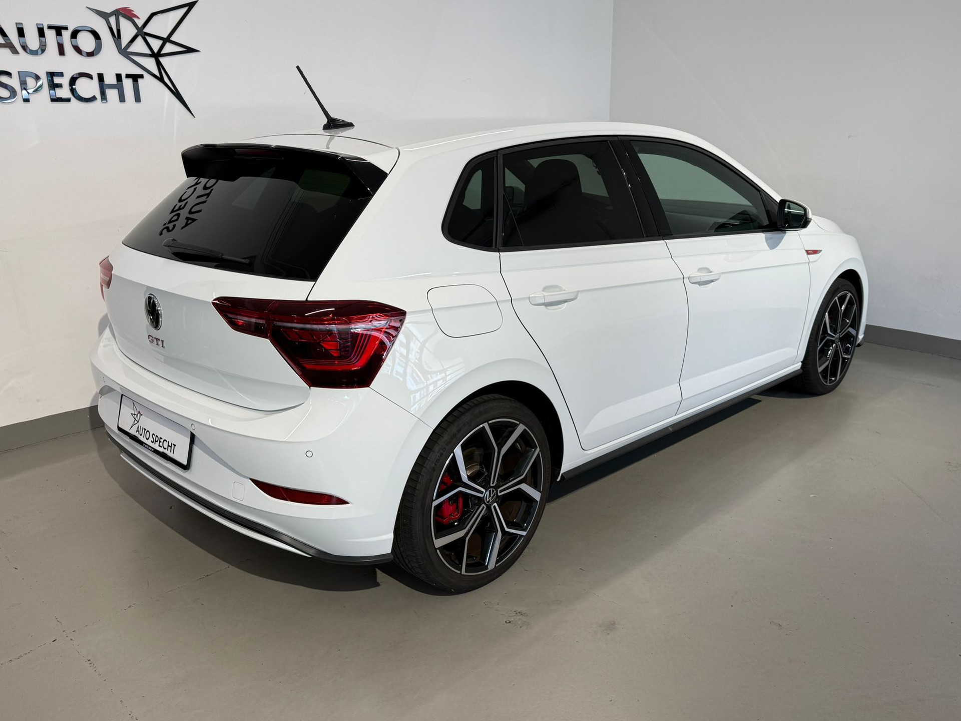 VW Polo 2.0 TSI GTI DSG-showroom-element-3