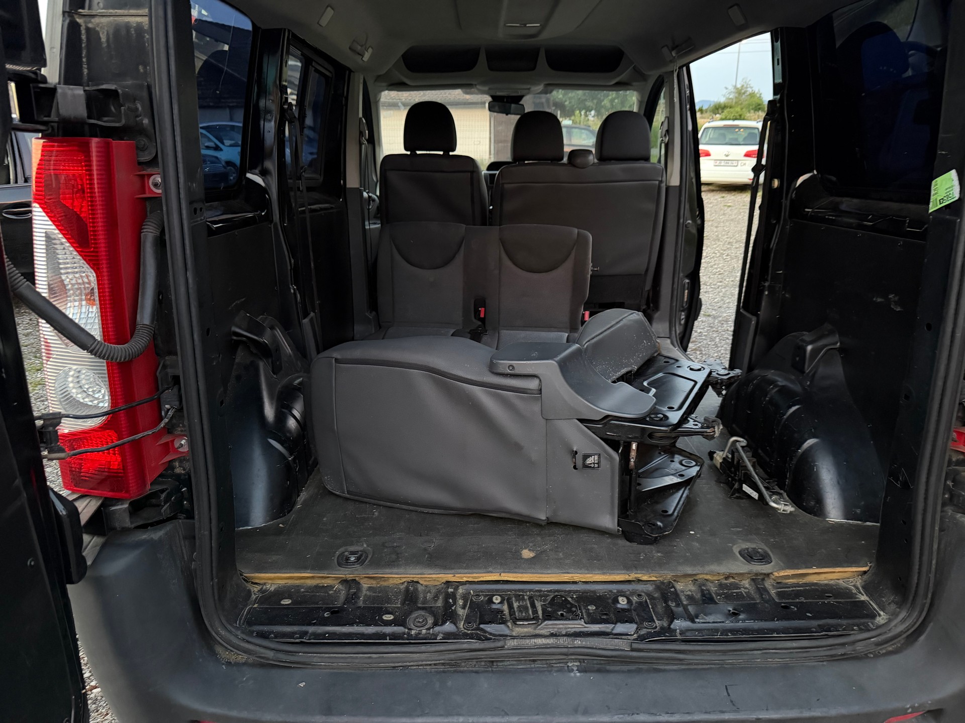 PEUGEOT Expert Tepee 2.0 HDi Confort L2-image-10