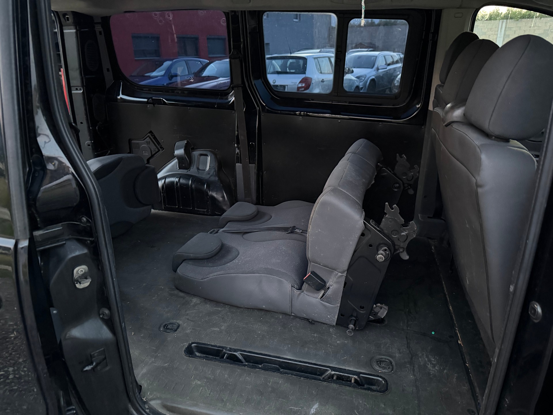 PEUGEOT Expert Tepee 2.0 HDi Confort L2-image-9