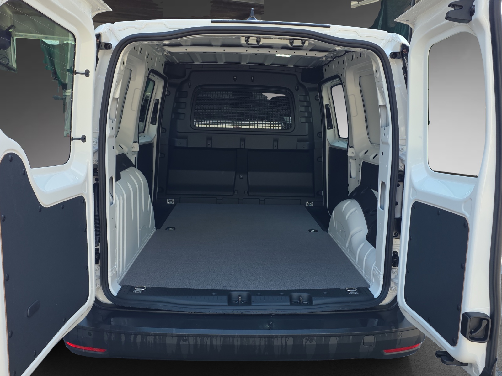 VW Caddy Cargo 2.0TDI Maxi DSG-image-9