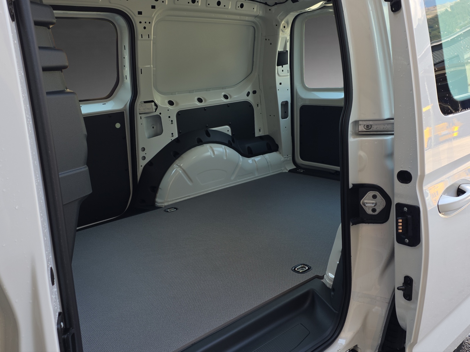 VW Caddy Cargo 2.0TDI Maxi DSG-image-6