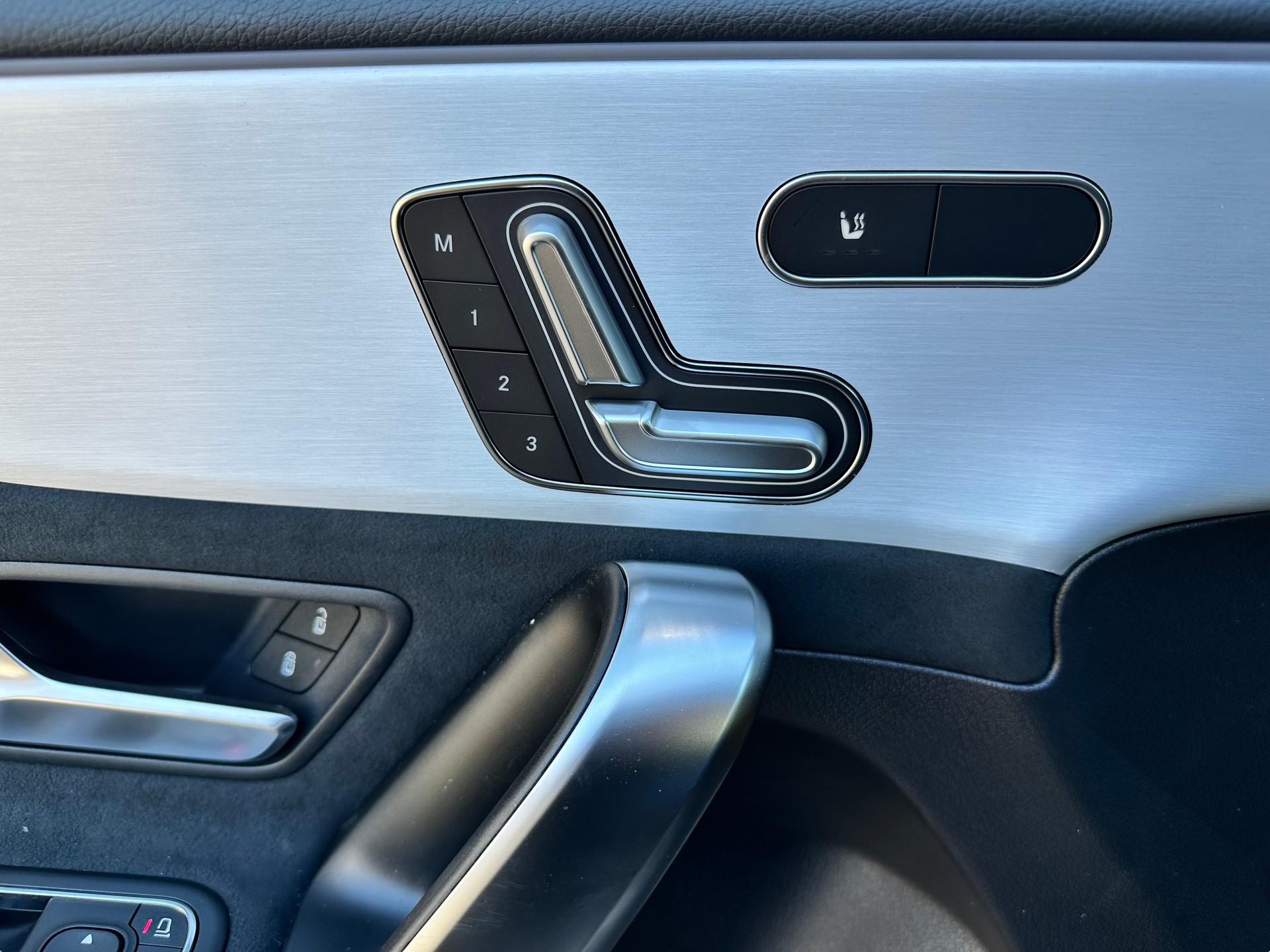 MERCEDES-BENZ A 250 AMG Line 4Matic-image-11
