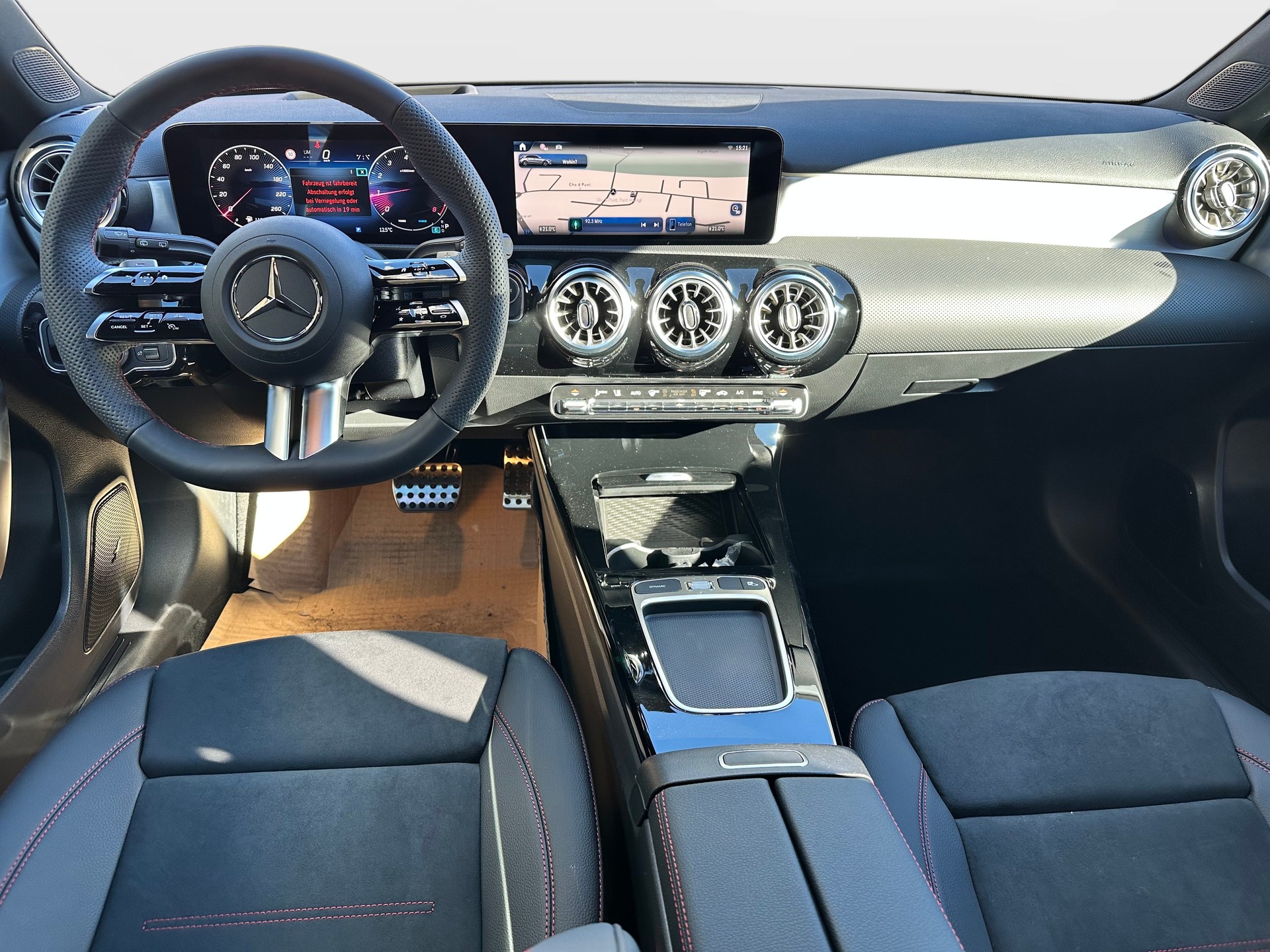 MERCEDES-BENZ A 250 AMG Line 4Matic-image-8