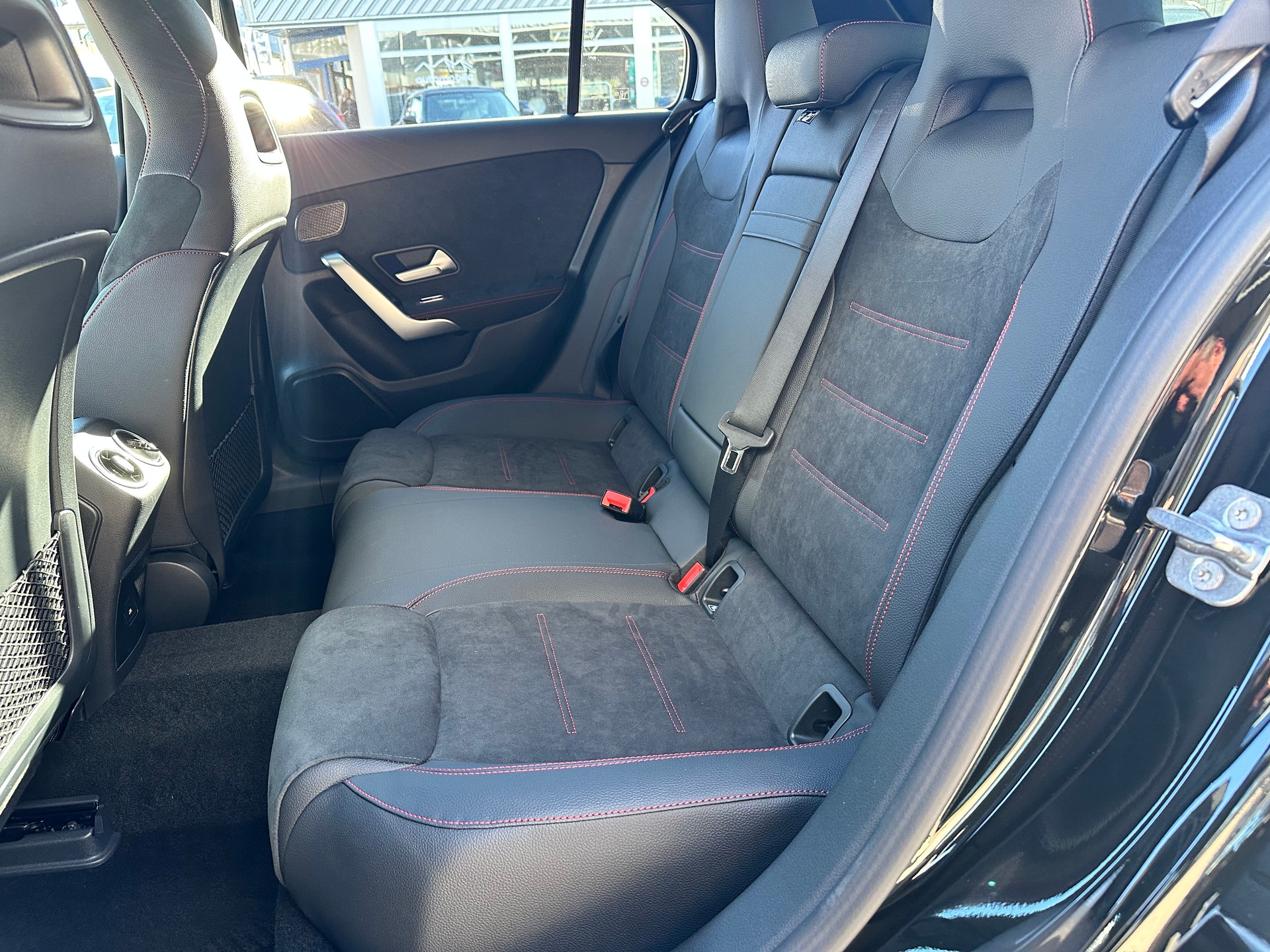 MERCEDES-BENZ A 250 AMG Line 4Matic-image-11