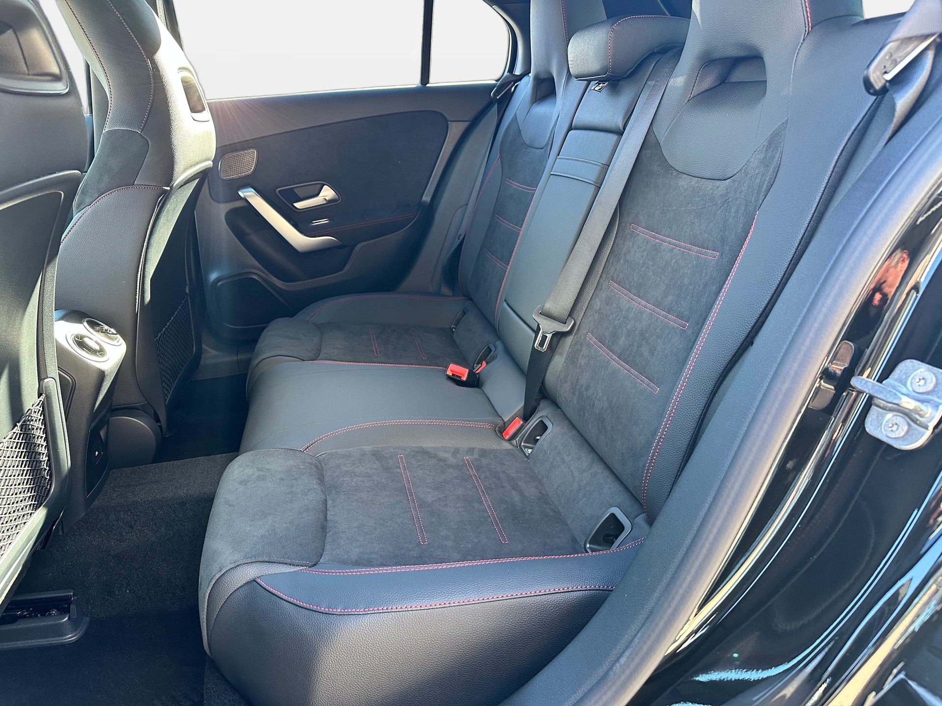 MERCEDES-BENZ A 250 AMG Line 4Matic-image-10