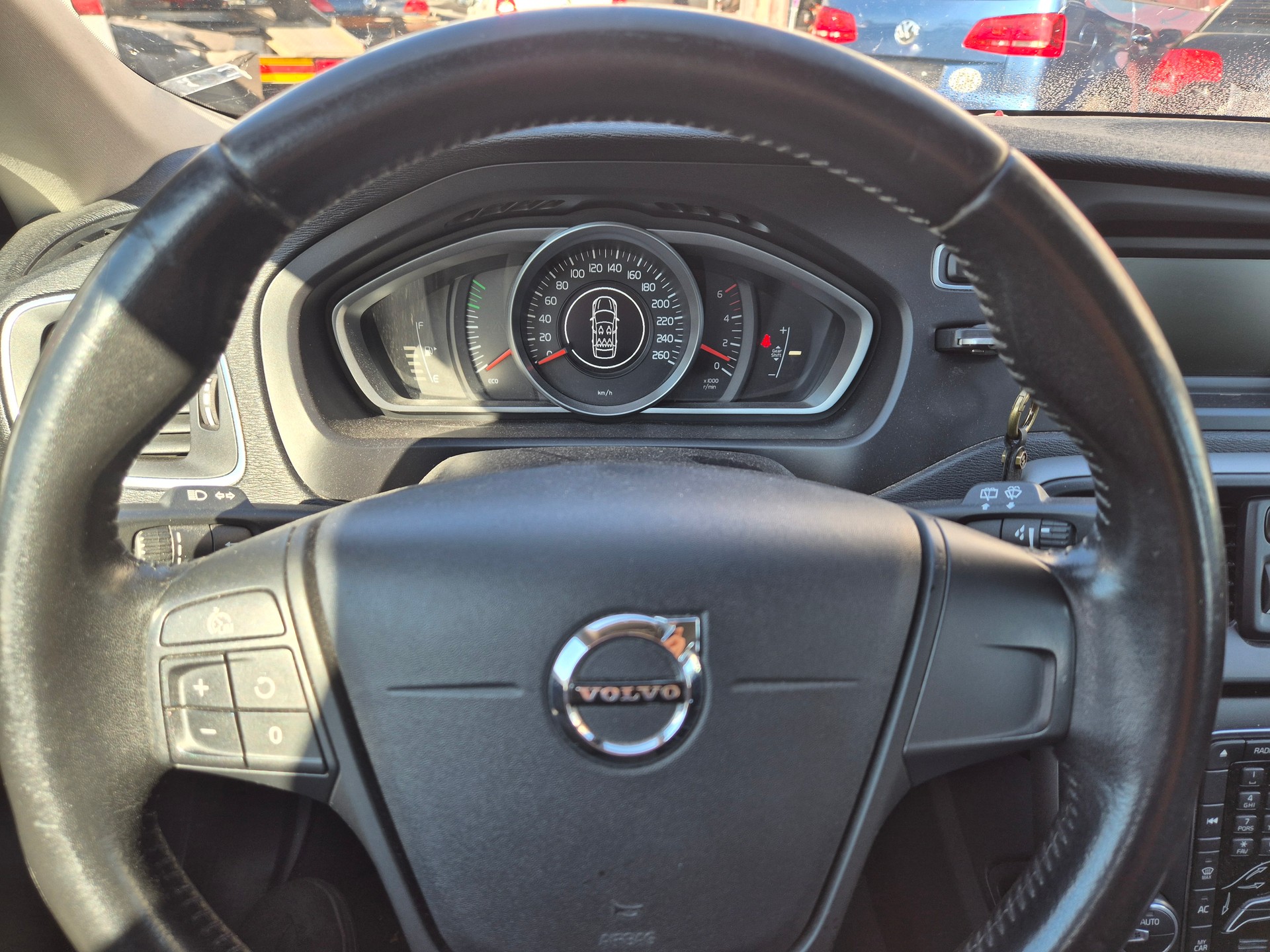 VOLVO V40 D3 Momentum-image-7