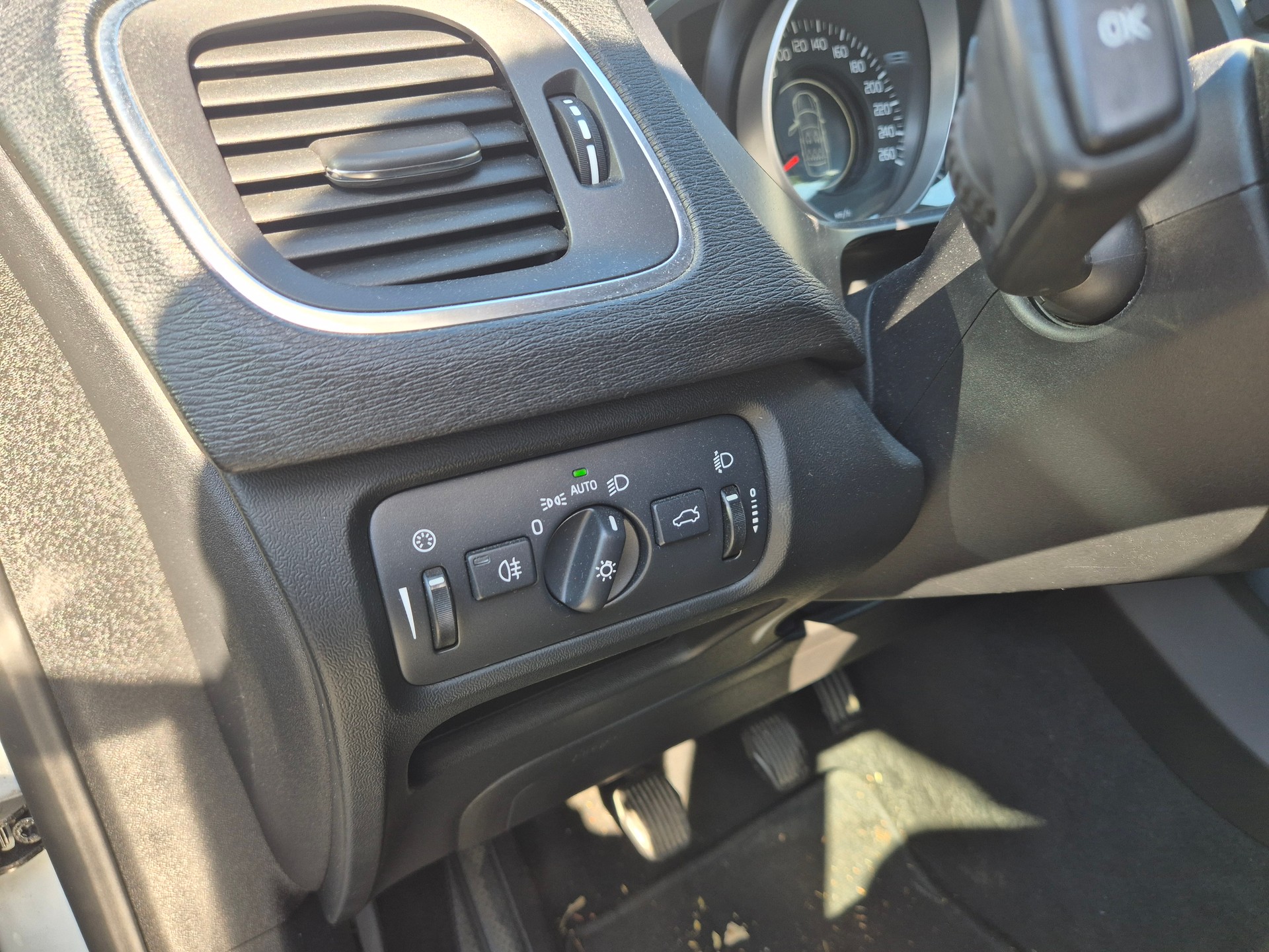 VOLVO V40 D3 Momentum-image-9