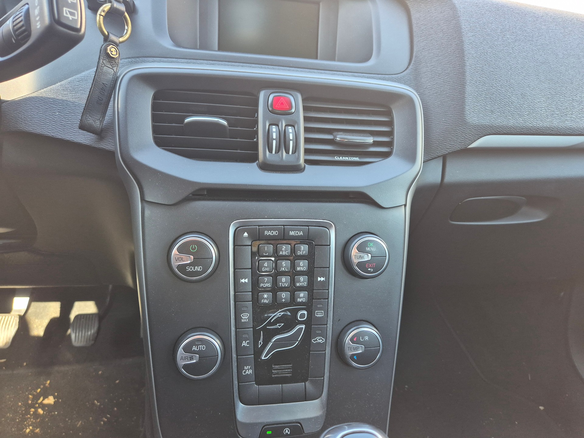 VOLVO V40 D3 Momentum-image-11