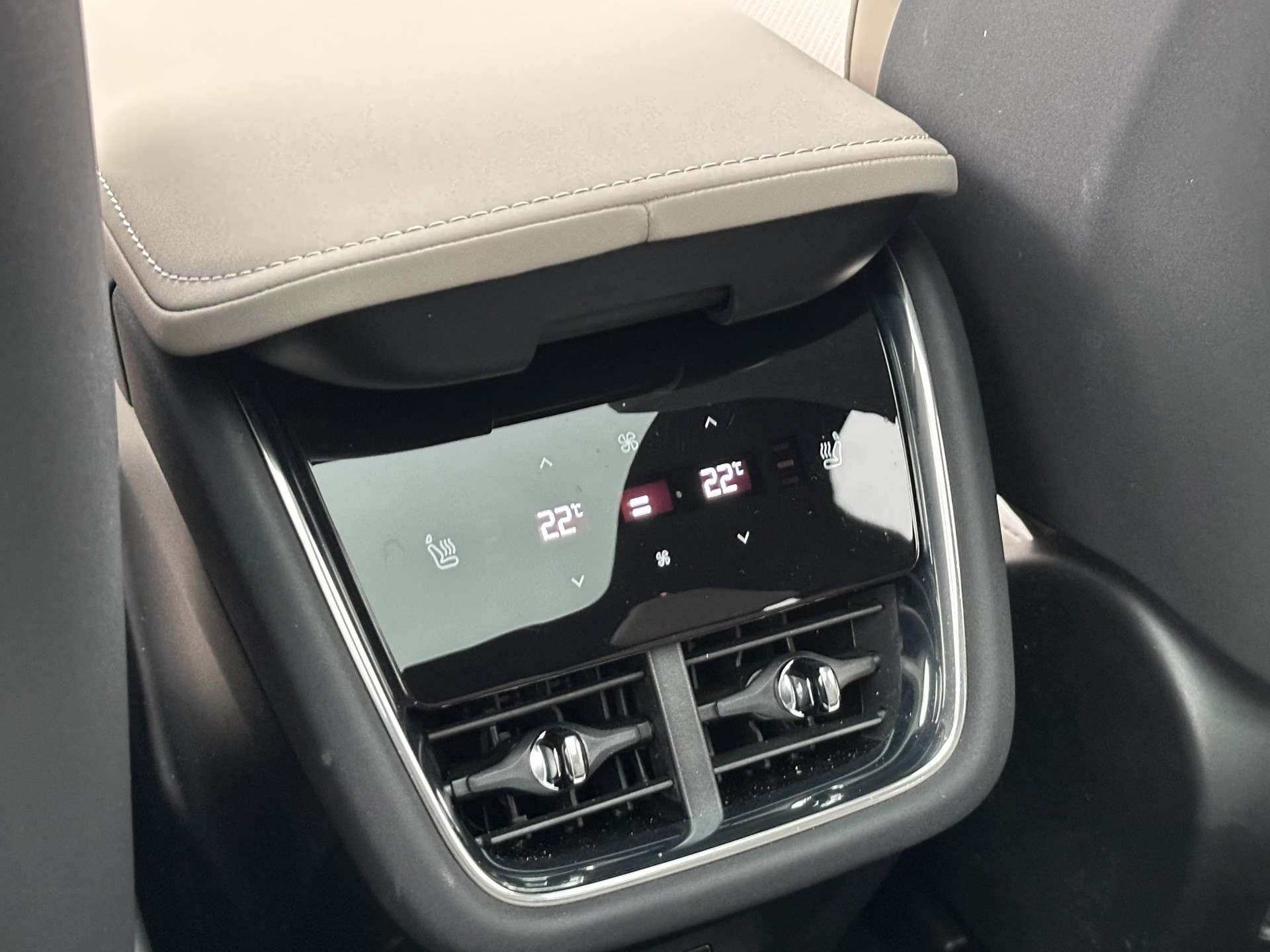 VOLVO EX90 Twin Ultra AWD-image-12