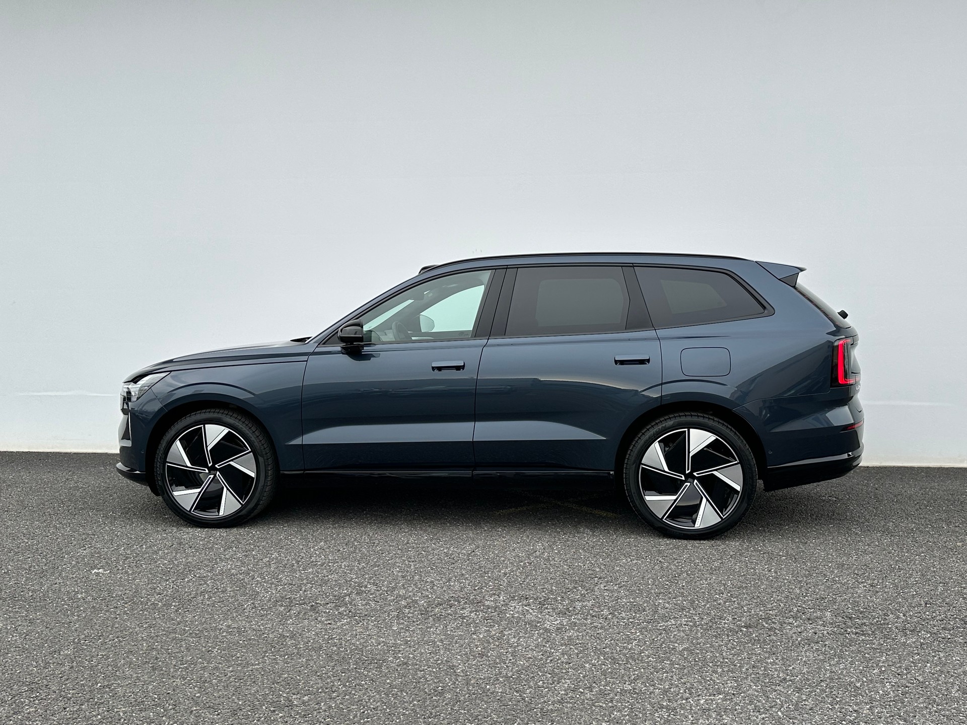 VOLVO EX90 Twin Ultra AWD-image-4