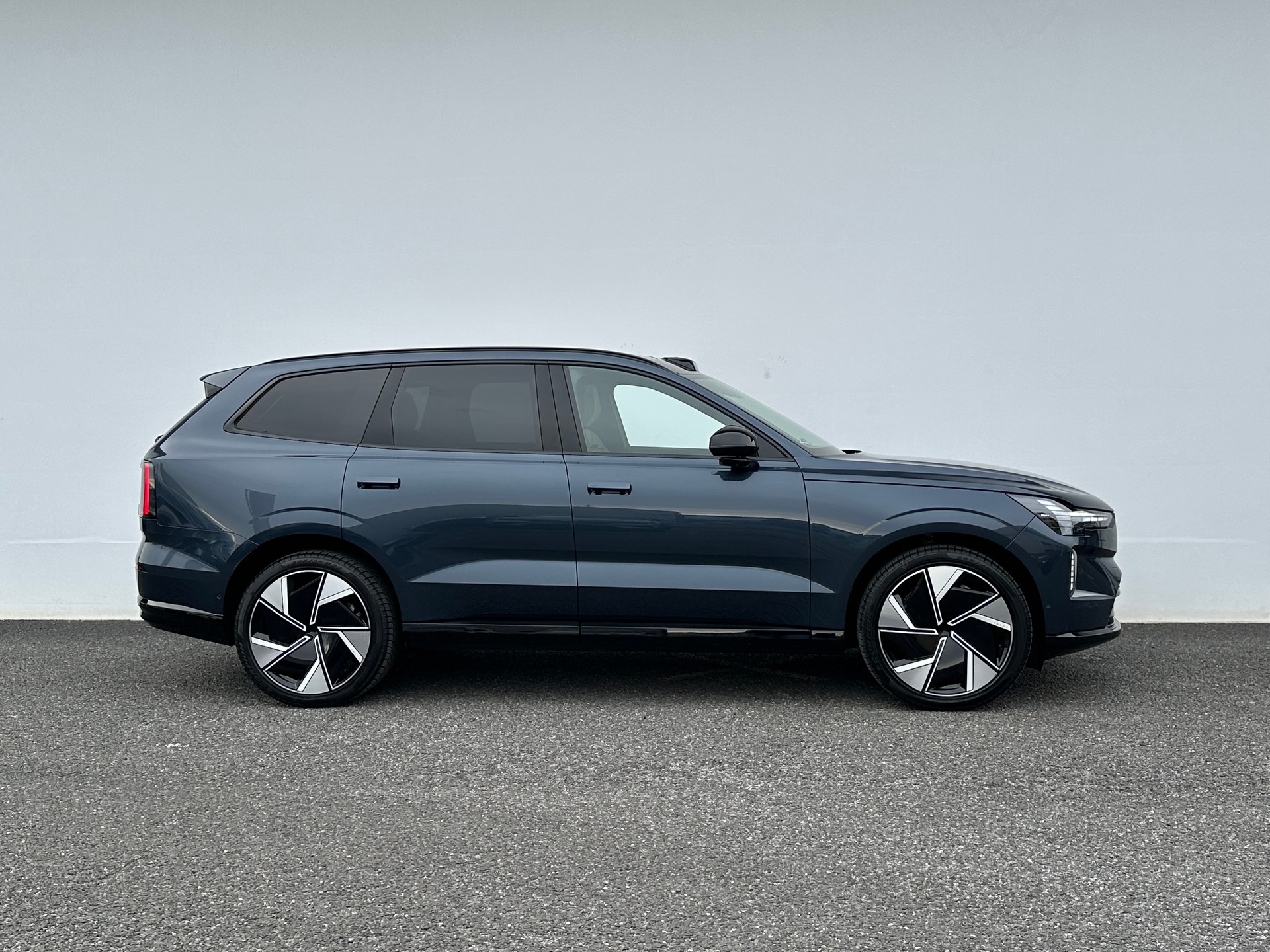 VOLVO EX90 Twin Ultra AWD-showroom-element-3