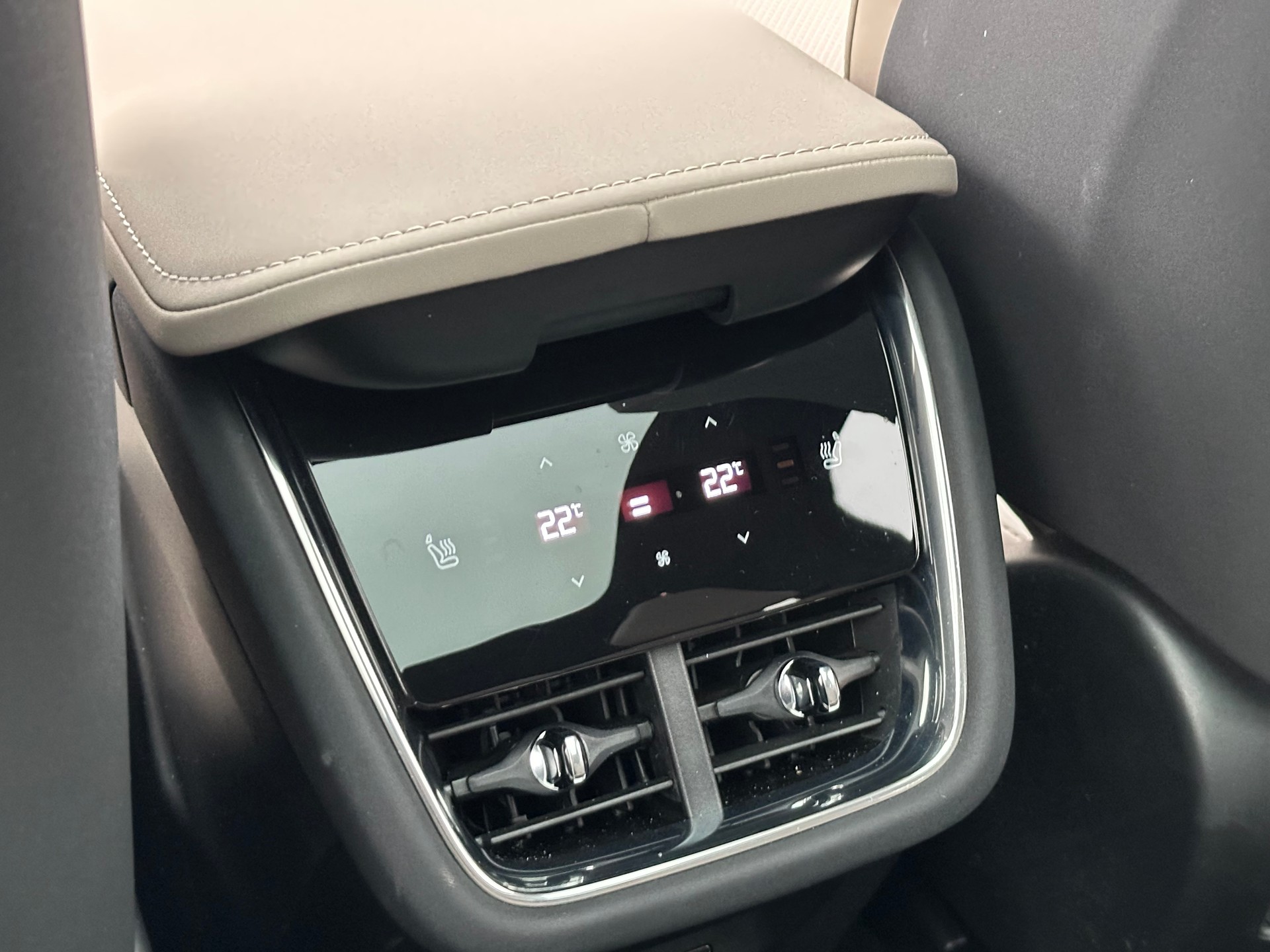 VOLVO EX90 Twin Ultra AWD-image-12