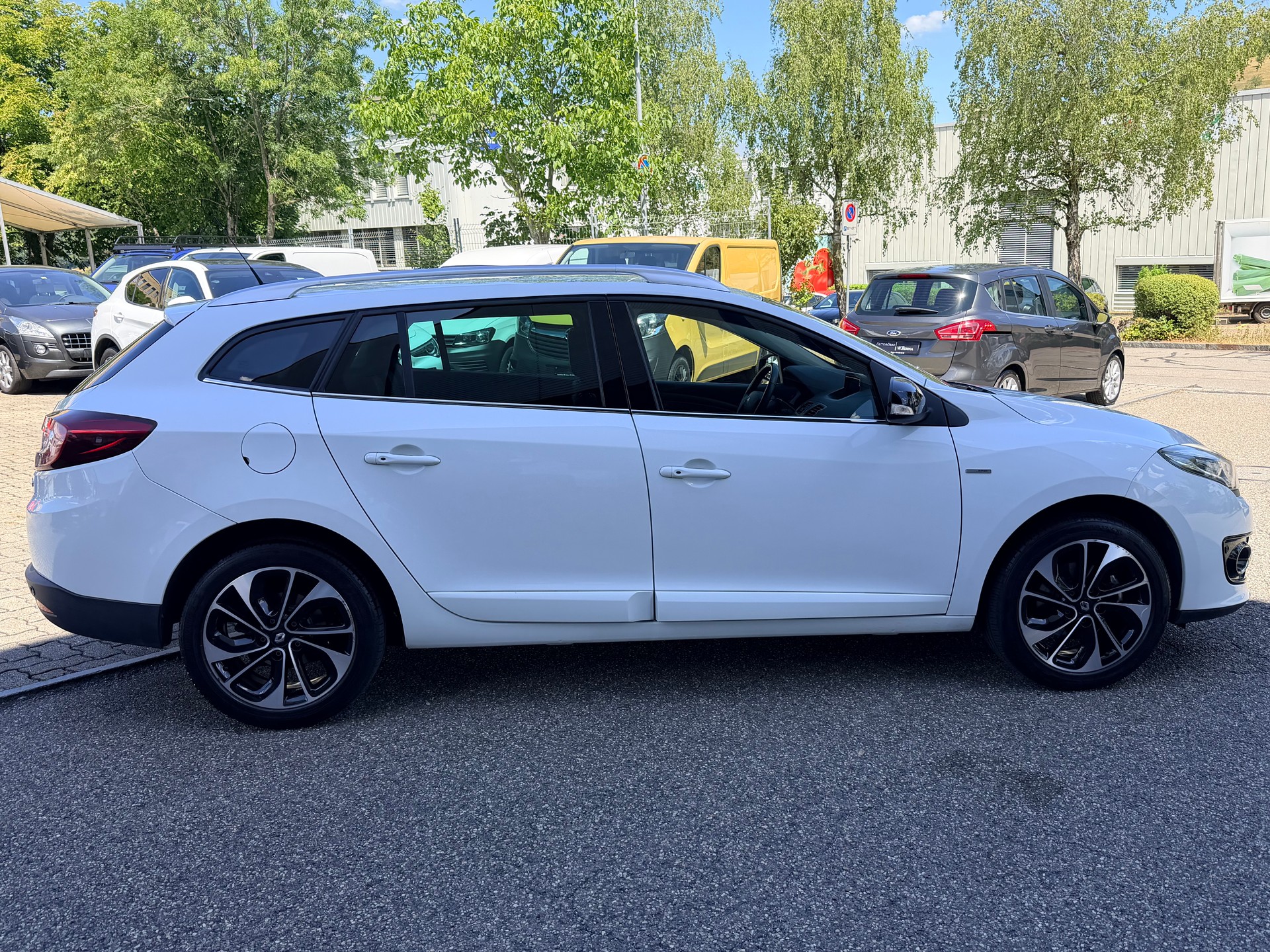 RENAULT Mégane Grandtour 1.2 16V Turbo Swiss Edition-image-1
