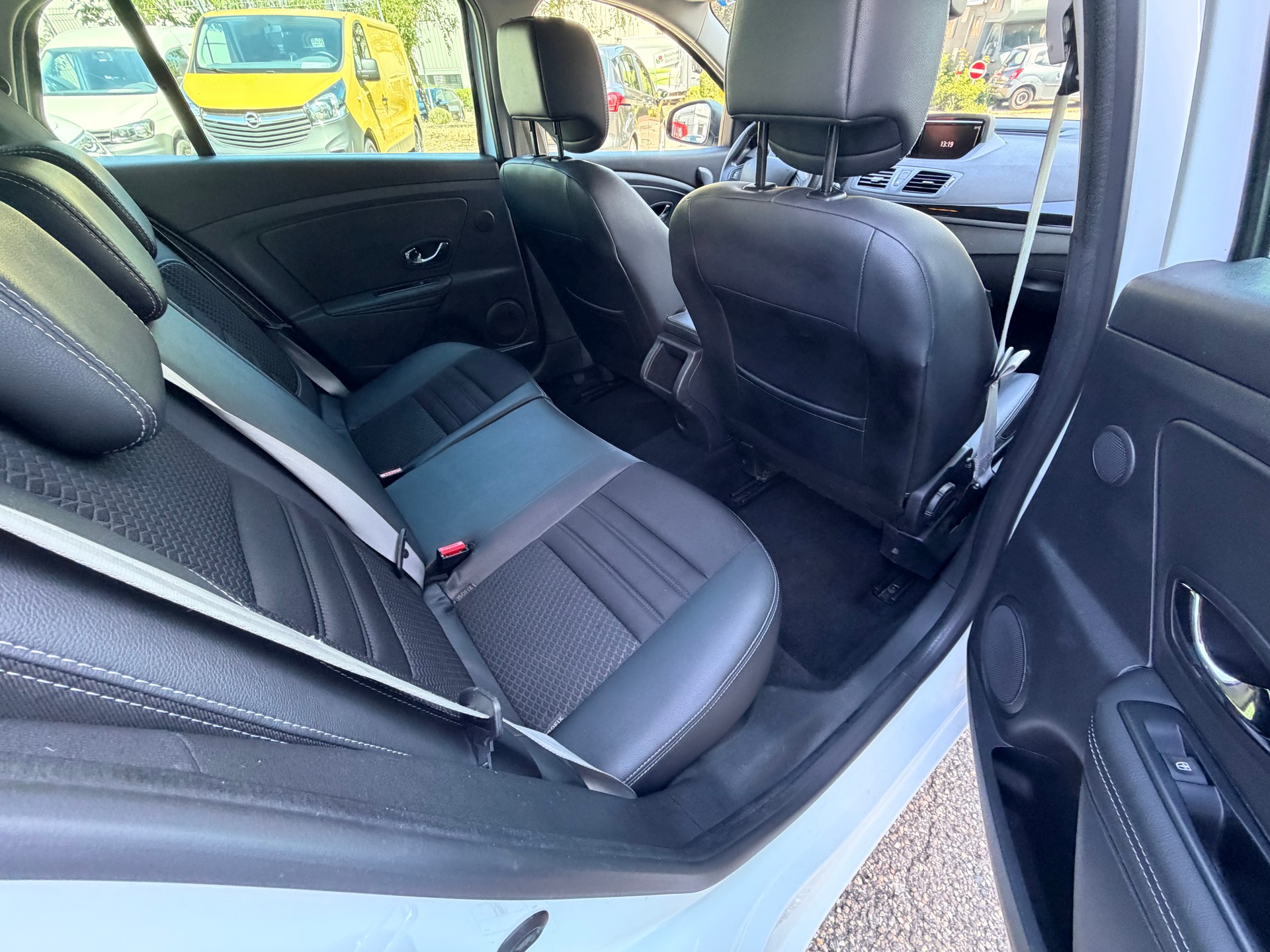 RENAULT Mégane Grandtour 1.2 16V Turbo Swiss Edition-image-9