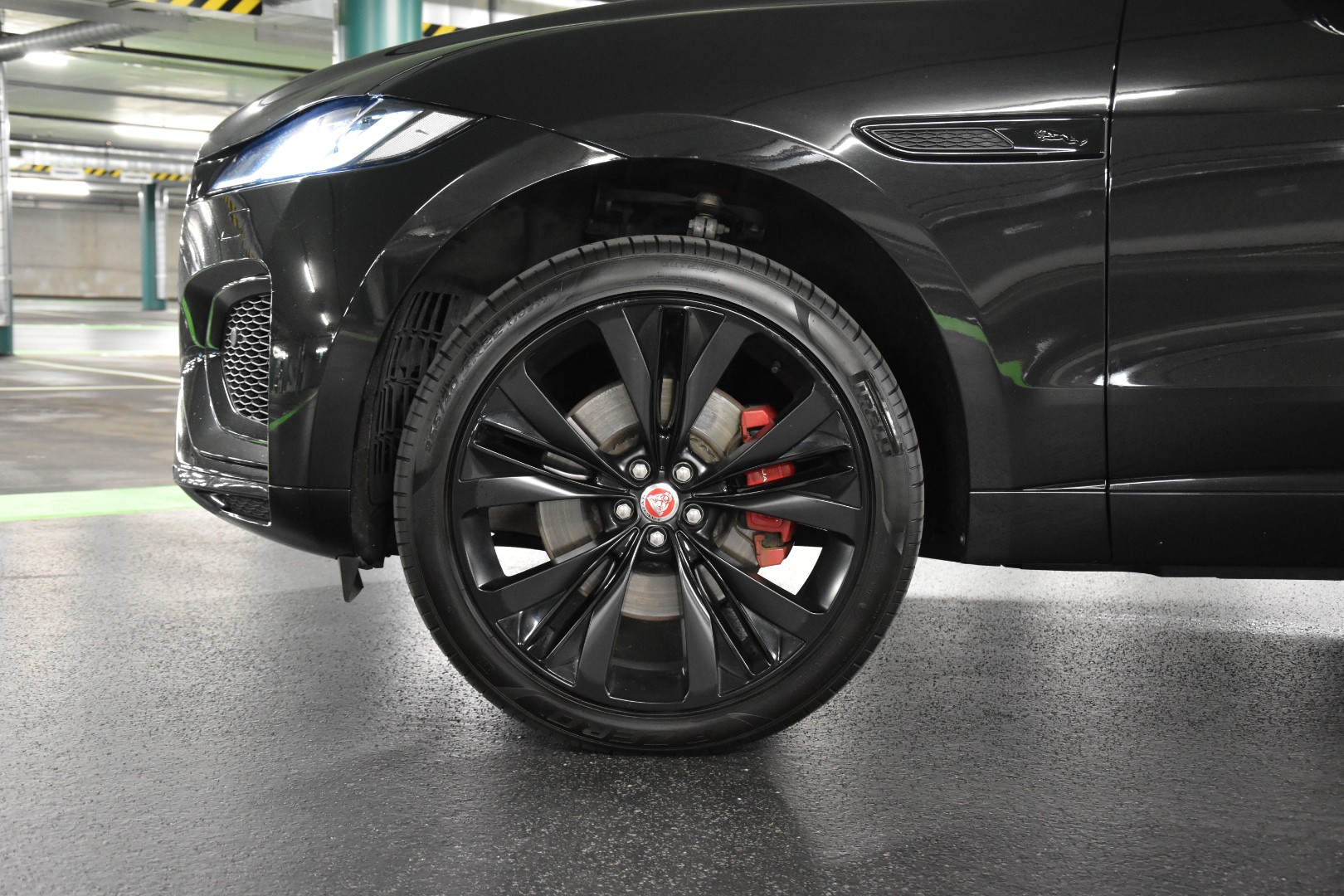 JAGUAR F-Pace 3.0 P400 R-Dynamic MHEV Black AWD-showroom-element-3
