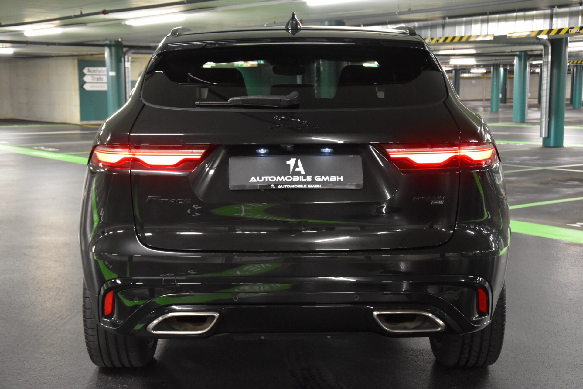 JAGUAR F-Pace 3.0 P400 R-Dynamic MHEV Black AWD-image-8