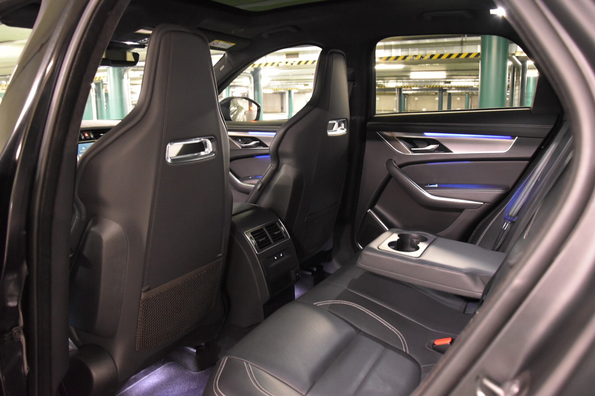JAGUAR F-Pace 3.0 P400 R-Dynamic MHEV Black AWD-image-29