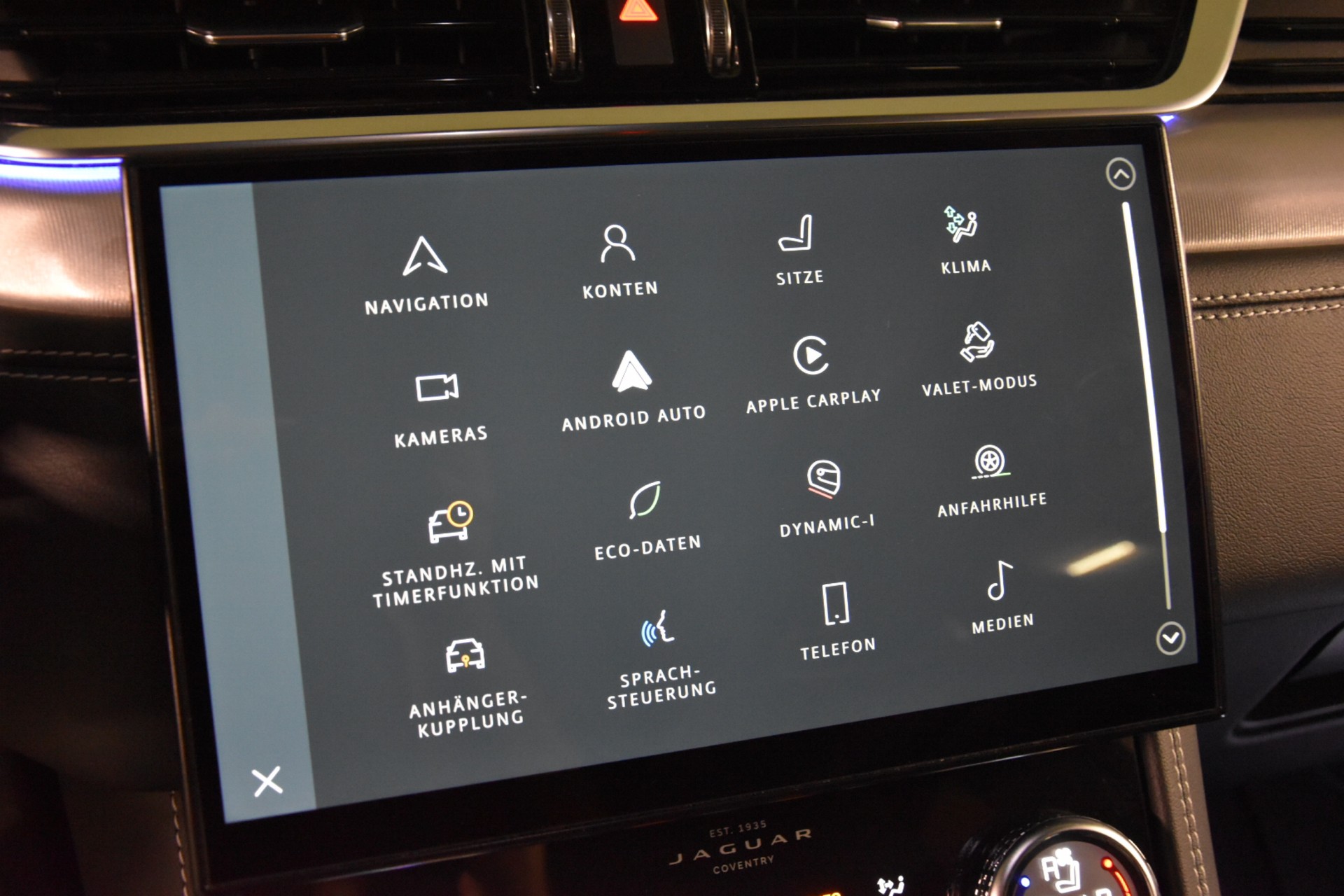 JAGUAR F-Pace 3.0 P400 R-Dynamic MHEV Black AWD-image-19