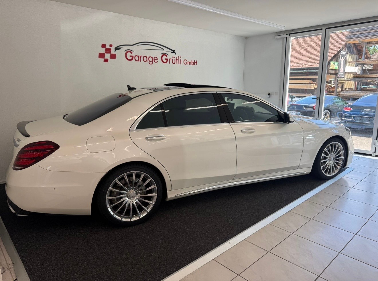 MERCEDES-BENZ S 65 V12 AMG lang-image-2