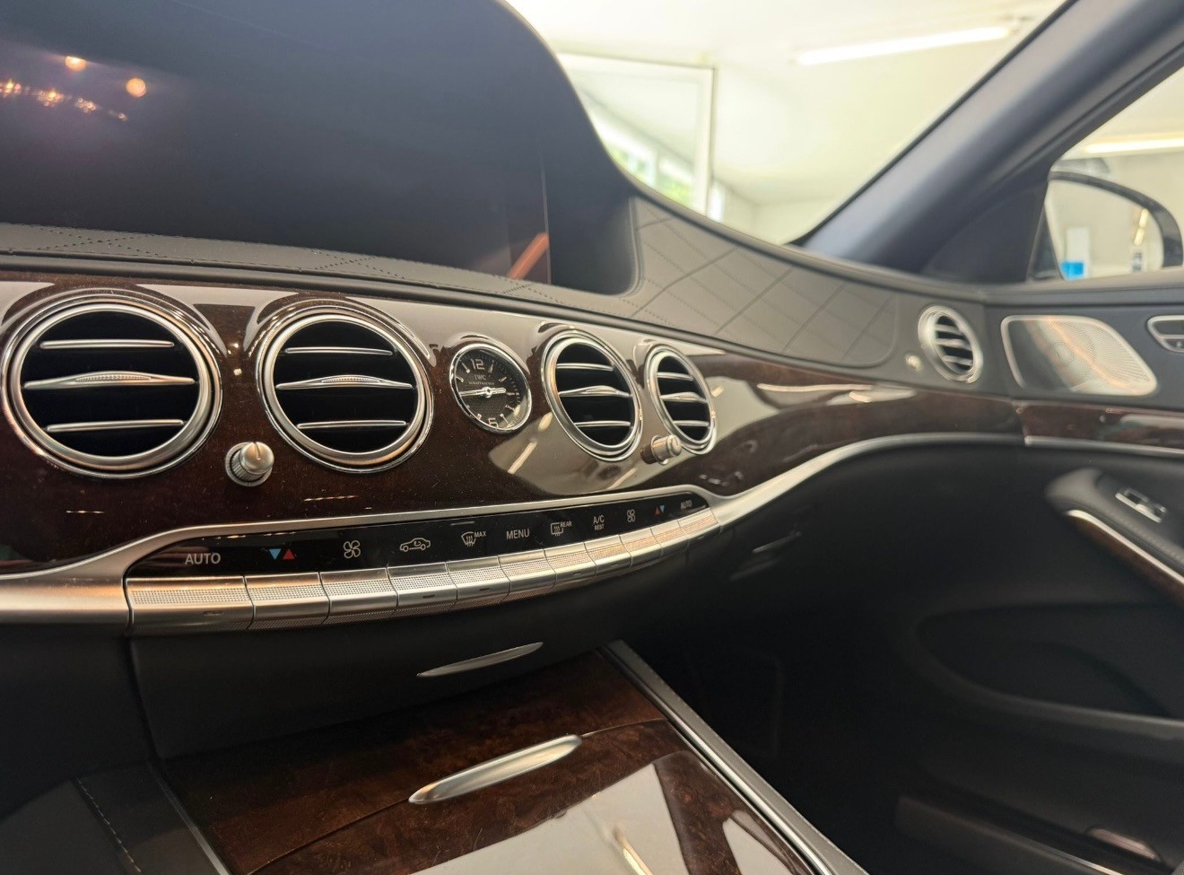 MERCEDES-BENZ S 65 V12 AMG lang-image-9