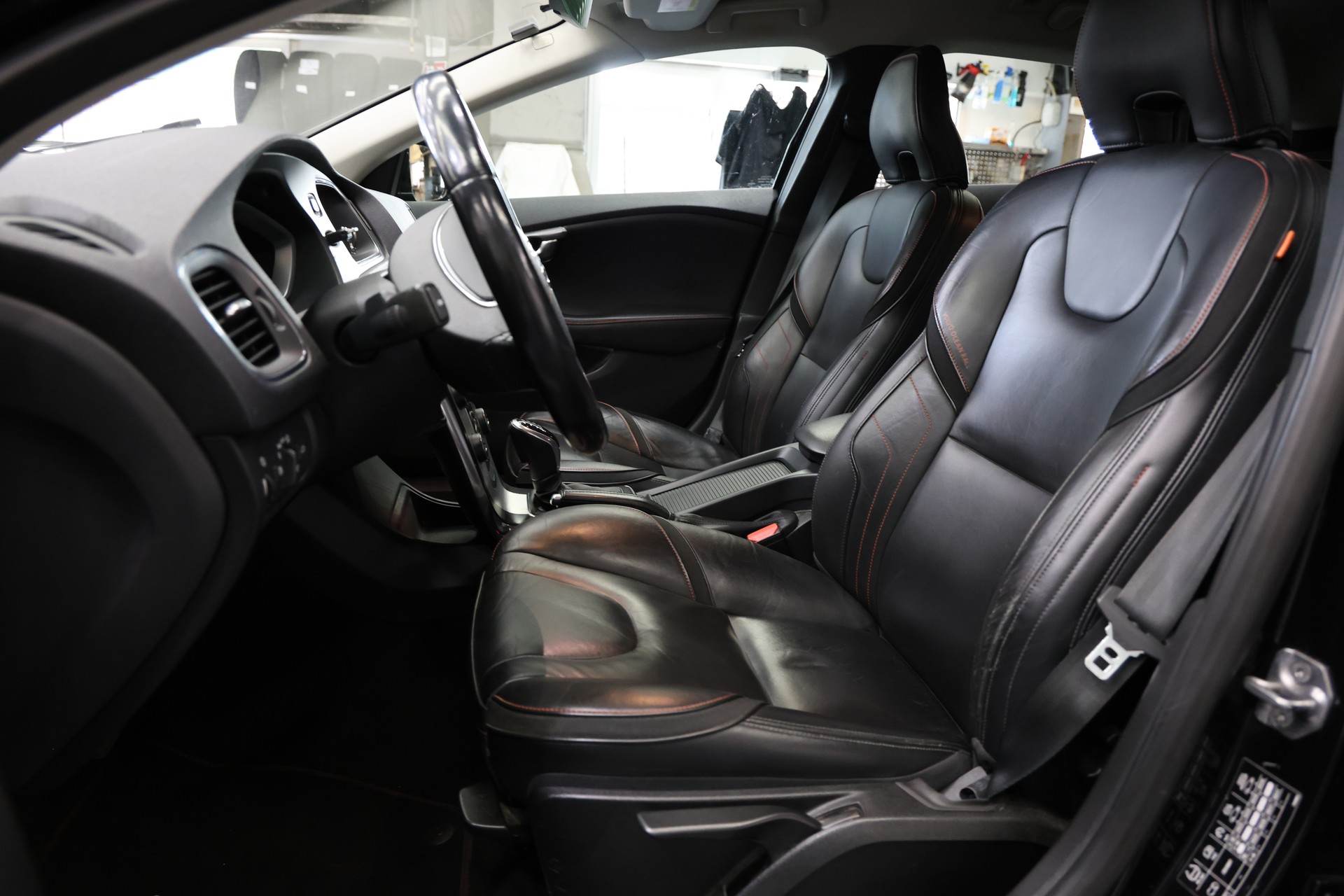 VOLVO V40 Cross Country T5 AWD Summum Geartronic-image-8