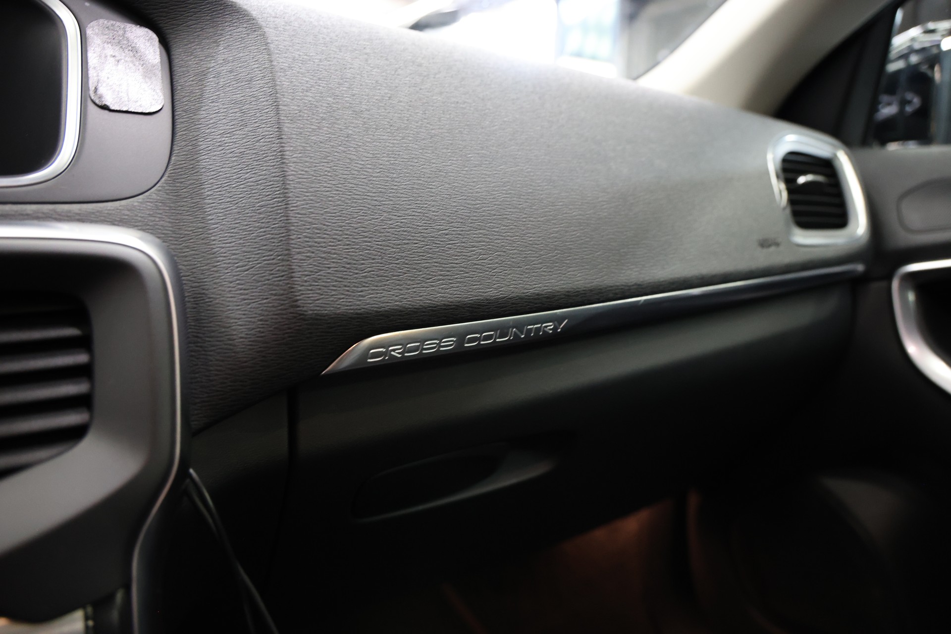 VOLVO V40 Cross Country T5 AWD Summum Geartronic-image-12