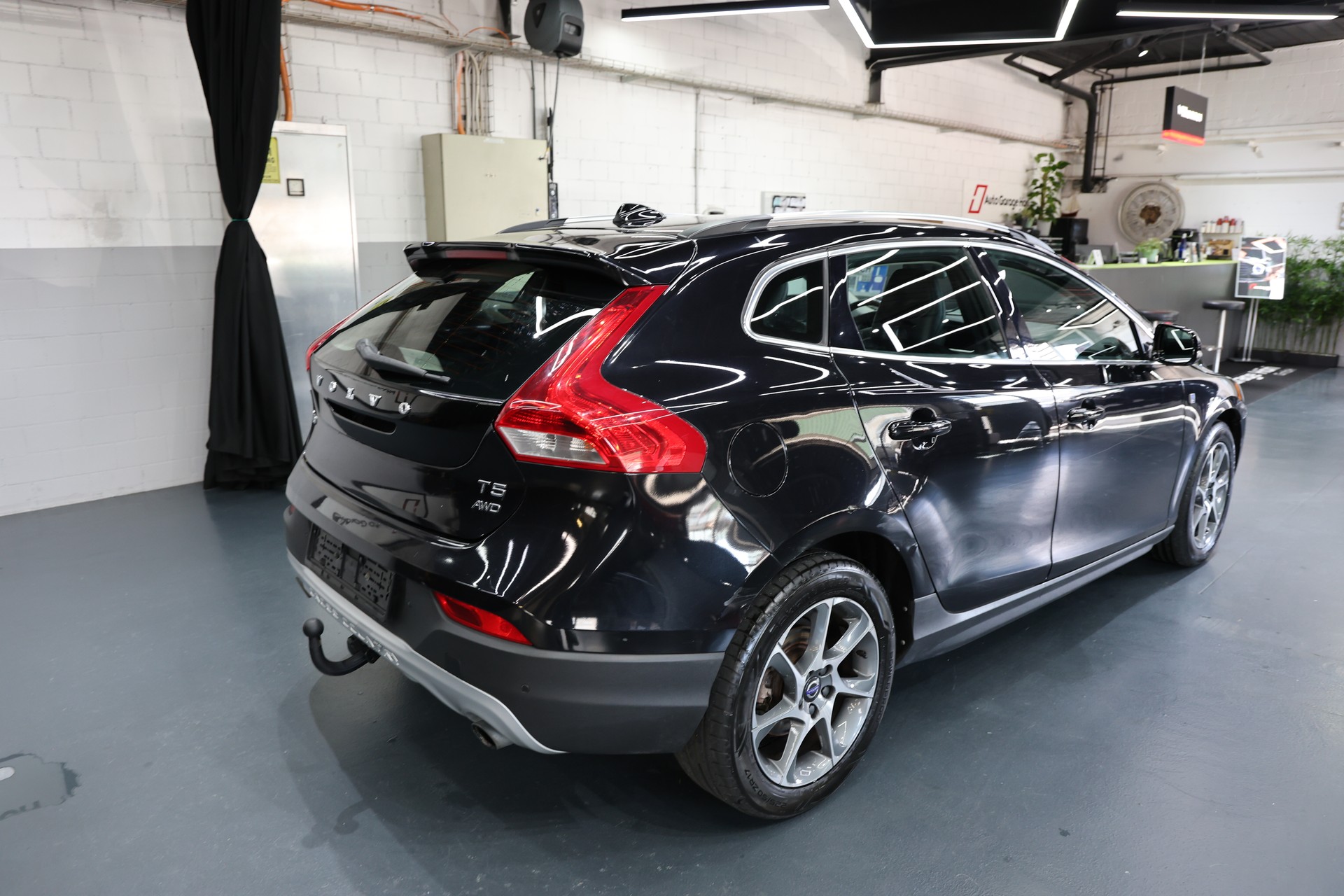 VOLVO V40 Cross Country T5 AWD Summum Geartronic-image-1