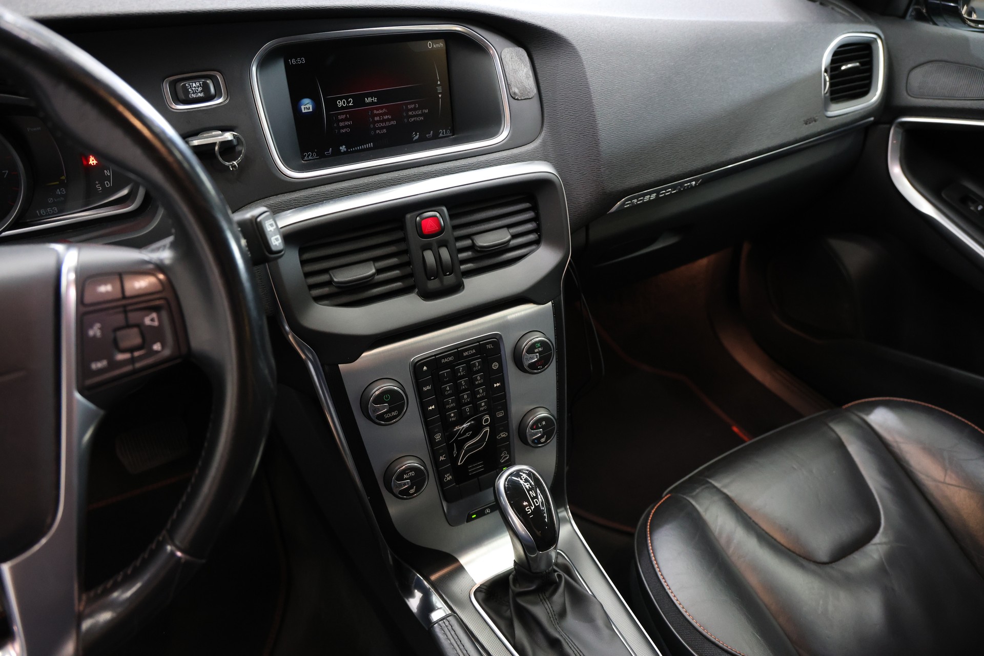 VOLVO V40 Cross Country T5 AWD Summum Geartronic-image-11