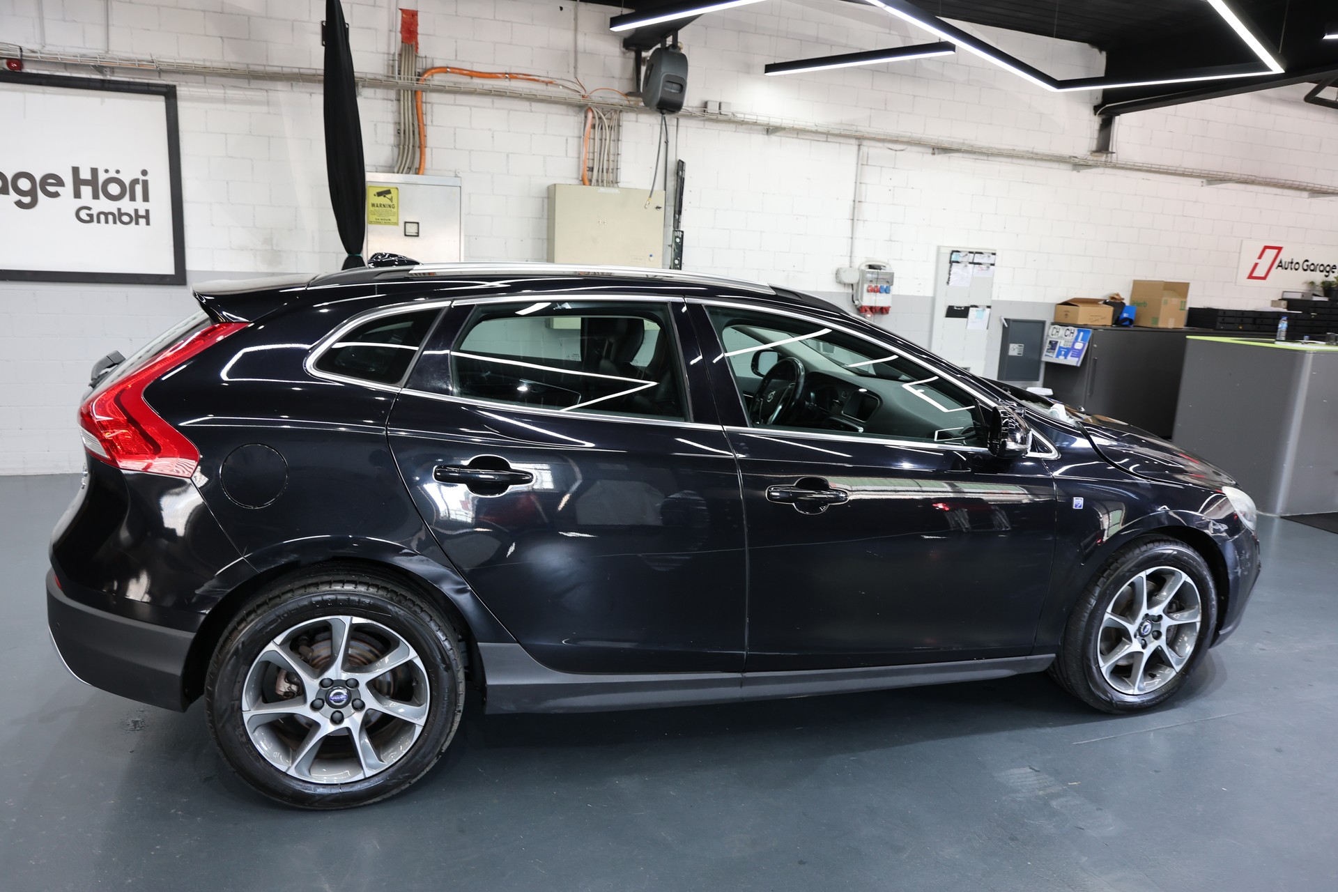 VOLVO V40 Cross Country T5 AWD Summum Geartronic-image-2