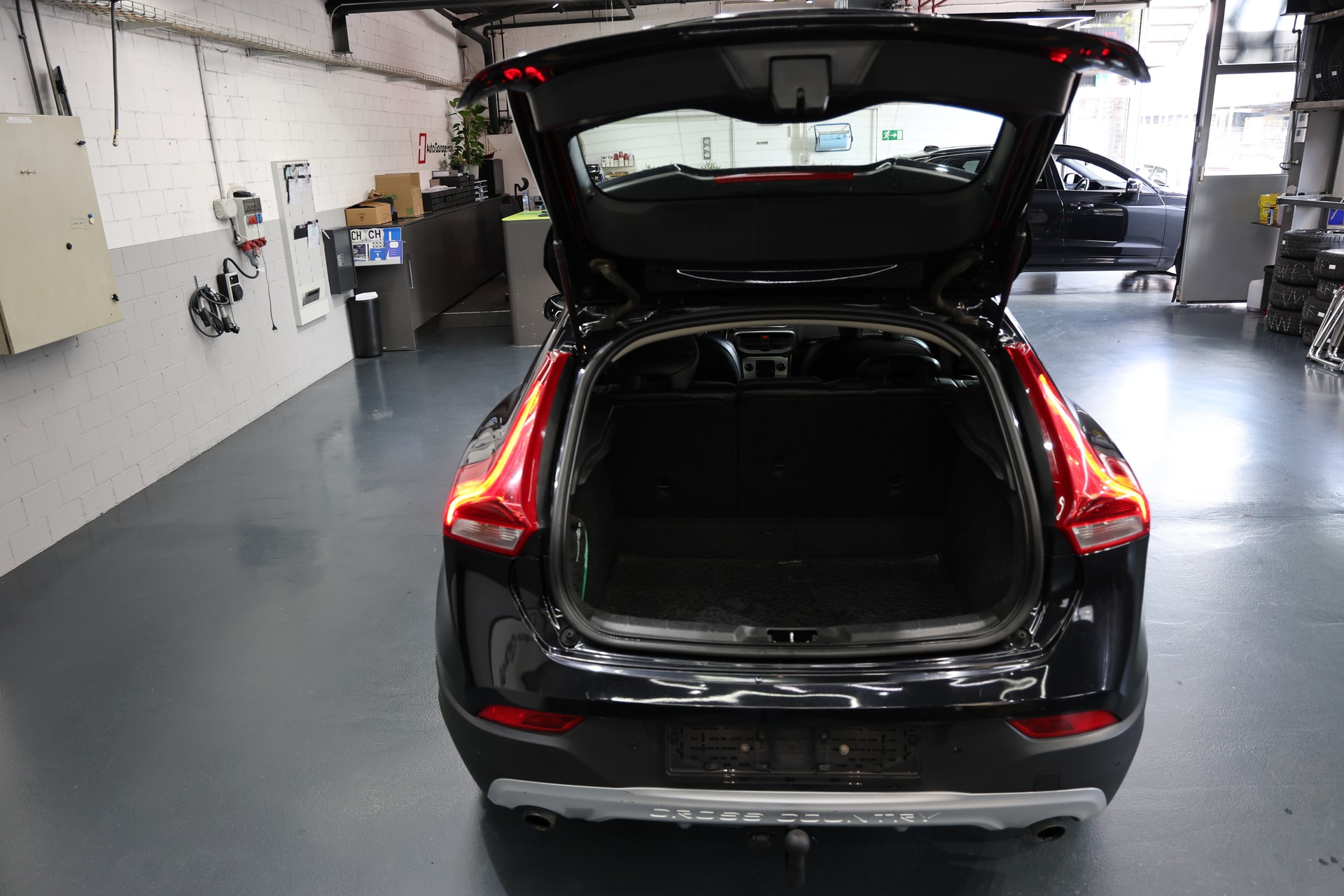 VOLVO V40 Cross Country T5 AWD Summum Geartronic-image-15