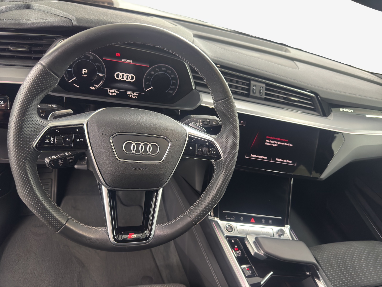 AUDI e-tron 55 S Line quattro-image-9