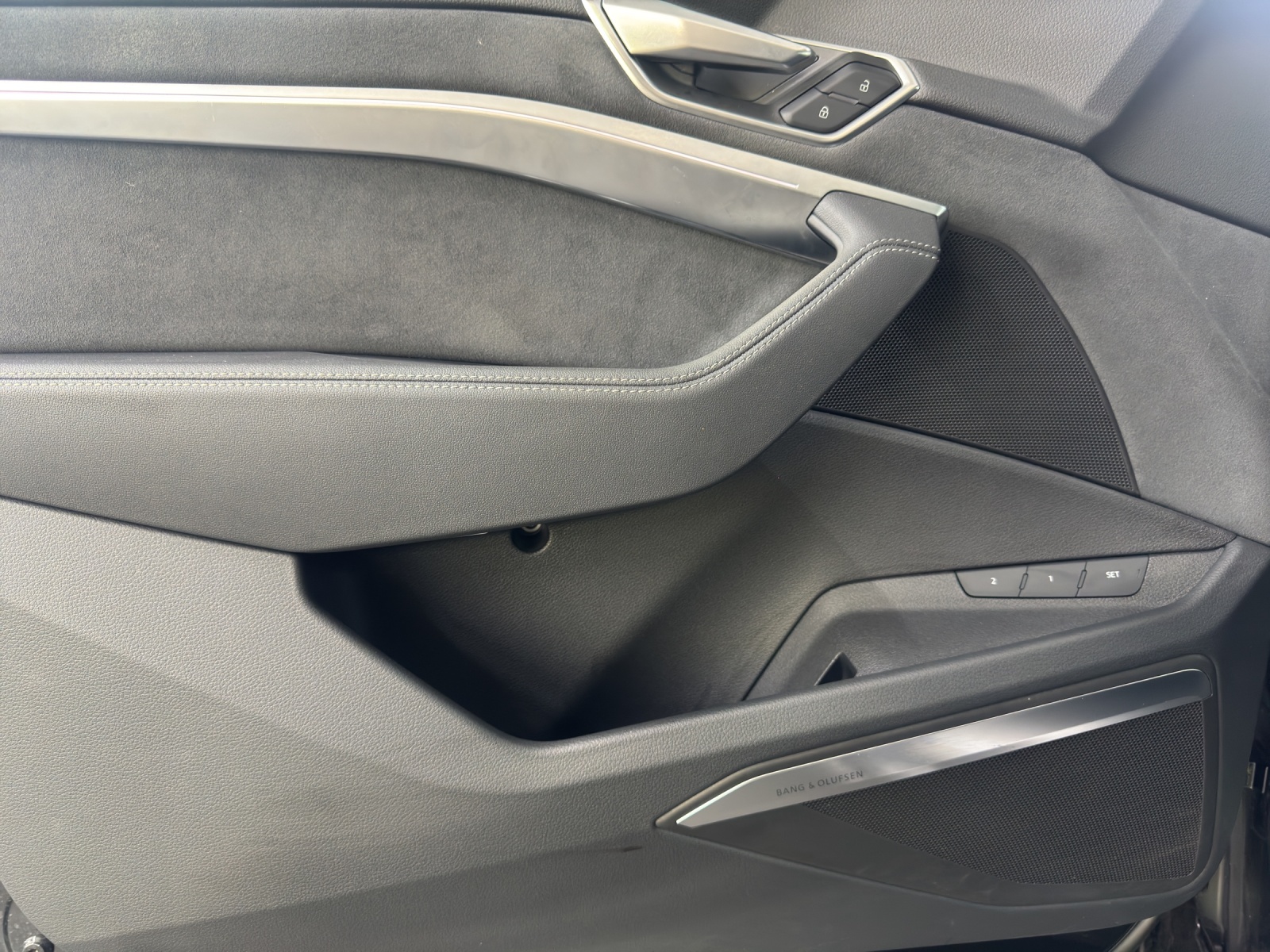 AUDI e-tron 55 S Line quattro-image-14