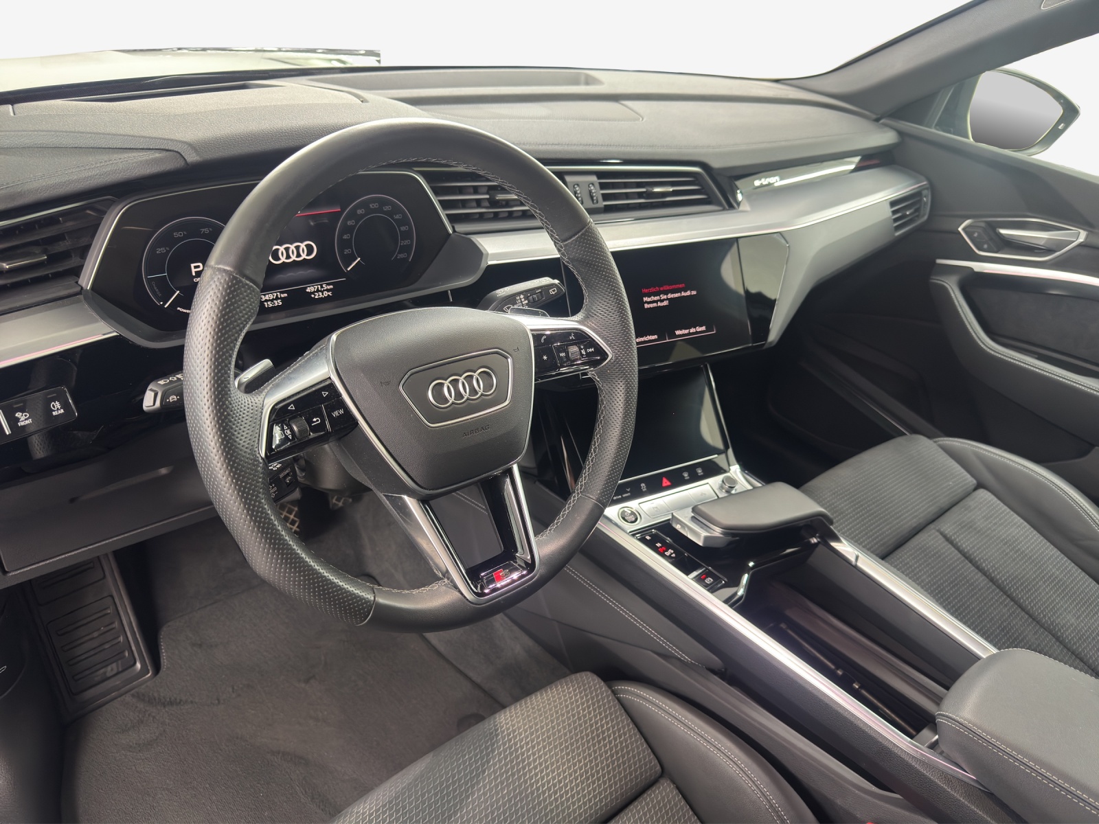 AUDI e-tron 55 S Line quattro-image-10