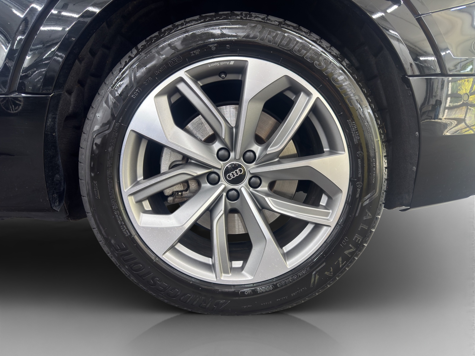 AUDI e-tron 55 S Line quattro-image-13