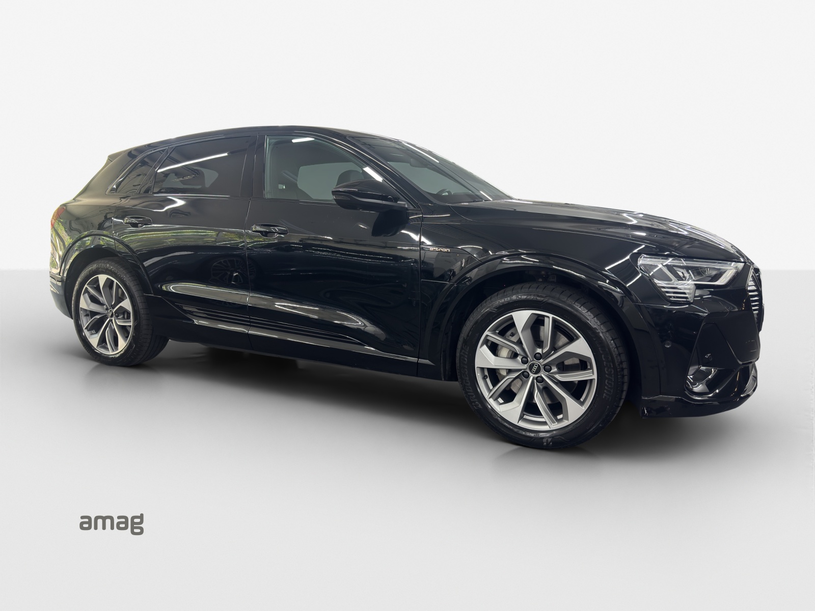 AUDI e-tron 55 S Line quattro-image-5