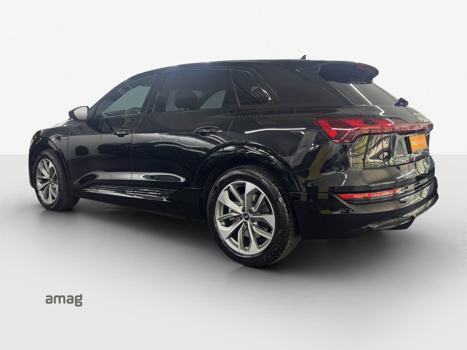 AUDI e-tron 55 S Line quattro-image-2