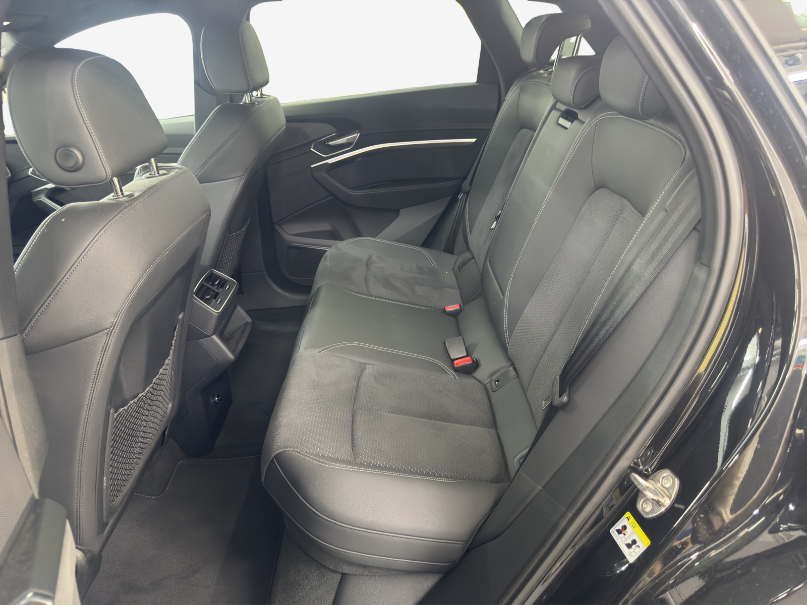 AUDI e-tron 55 S Line quattro-image-11