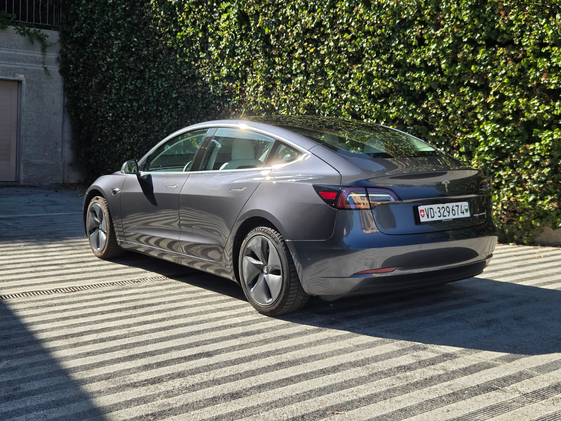 TESLA Long Range Dual motor-image-3