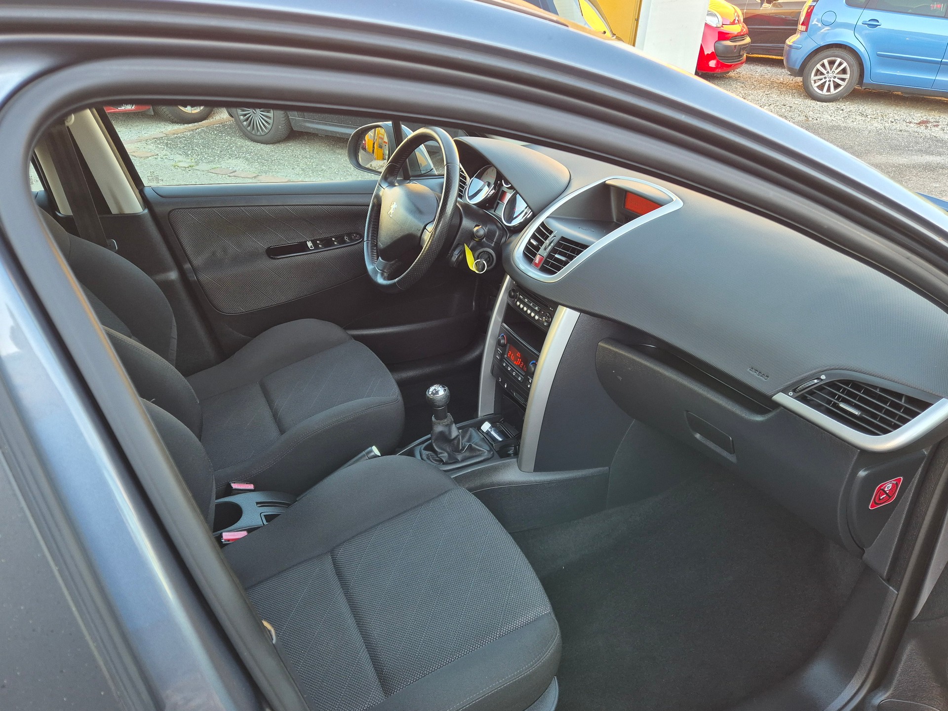 PEUGEOT 207 1.6 16V XT-image-10