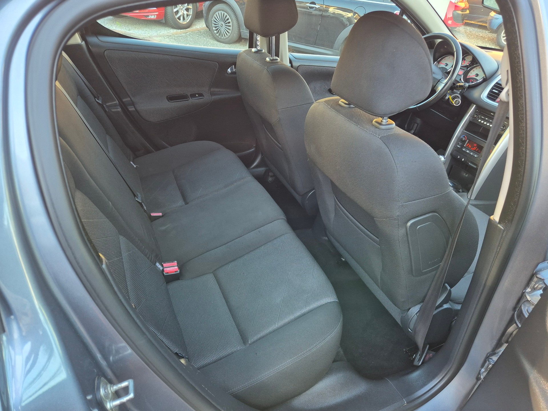 PEUGEOT 207 1.6 16V XT-image-7