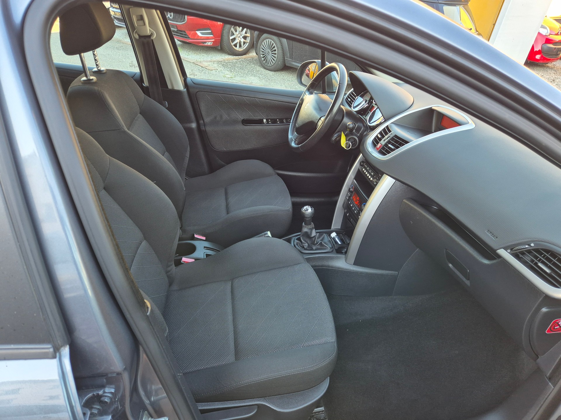 PEUGEOT 207 1.6 16V XT-image-6