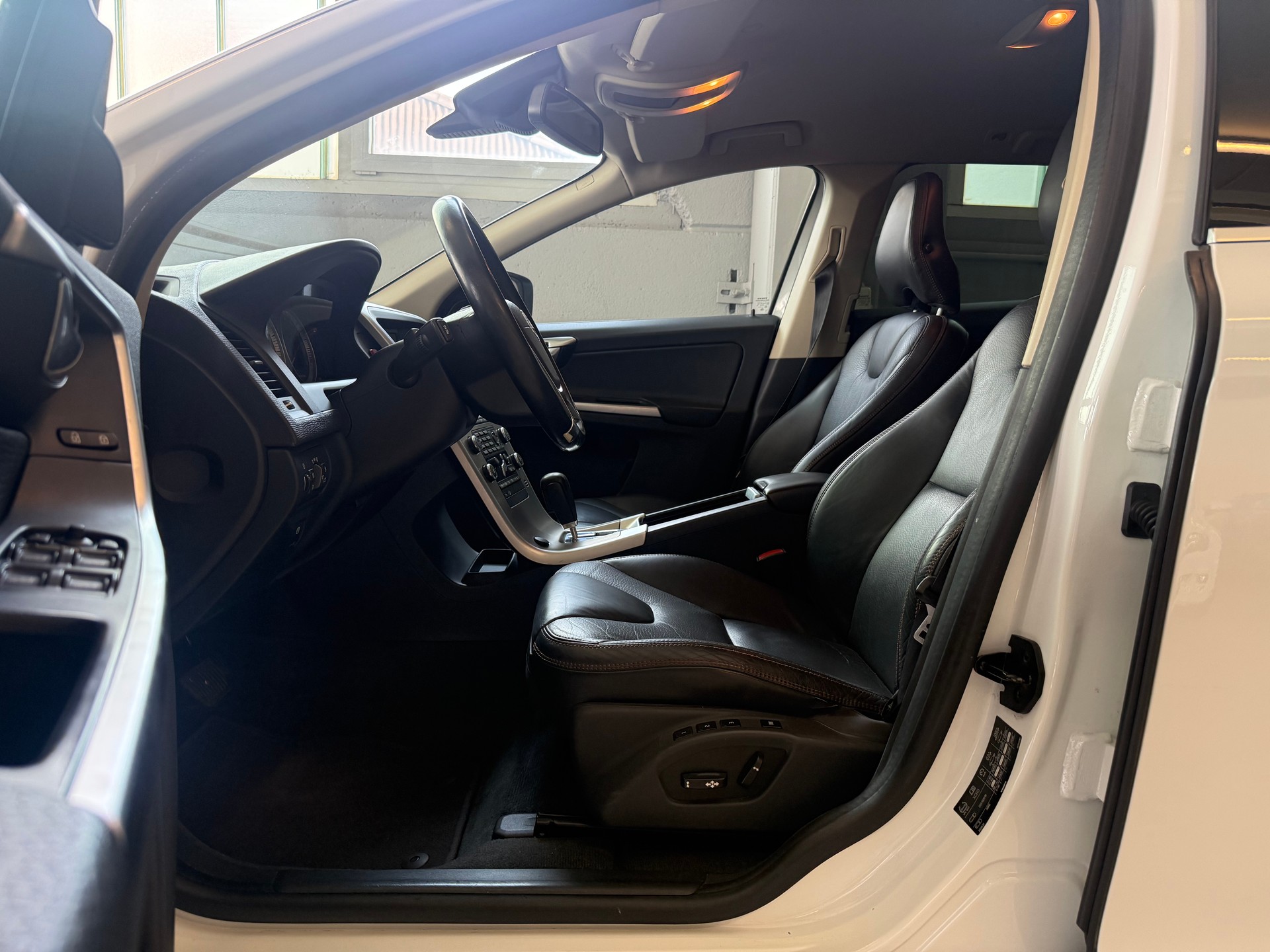 VOLVO XC60 T6 AWD Summum Geartronic-image-9