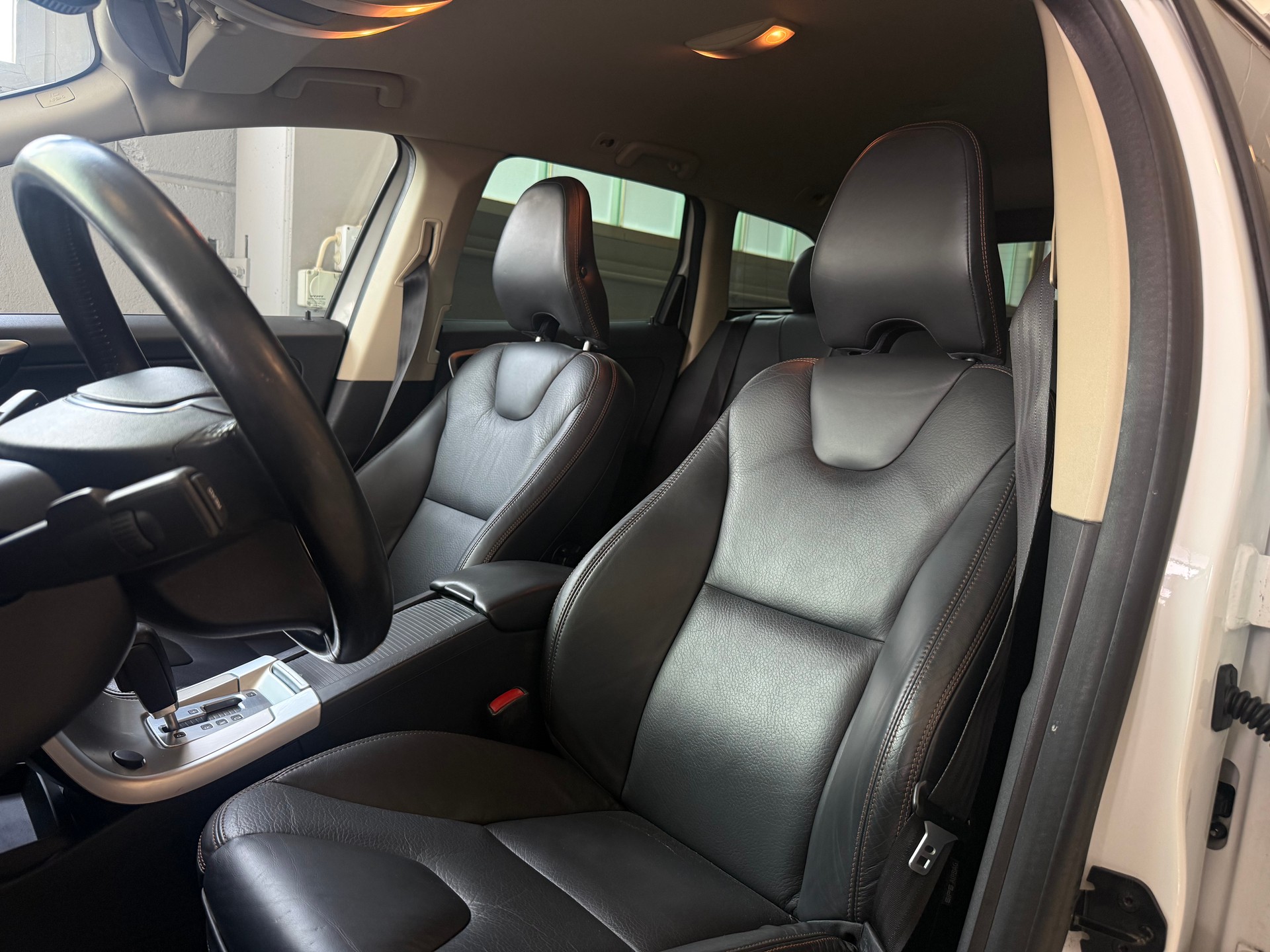 VOLVO XC60 T6 AWD Summum Geartronic-image-11