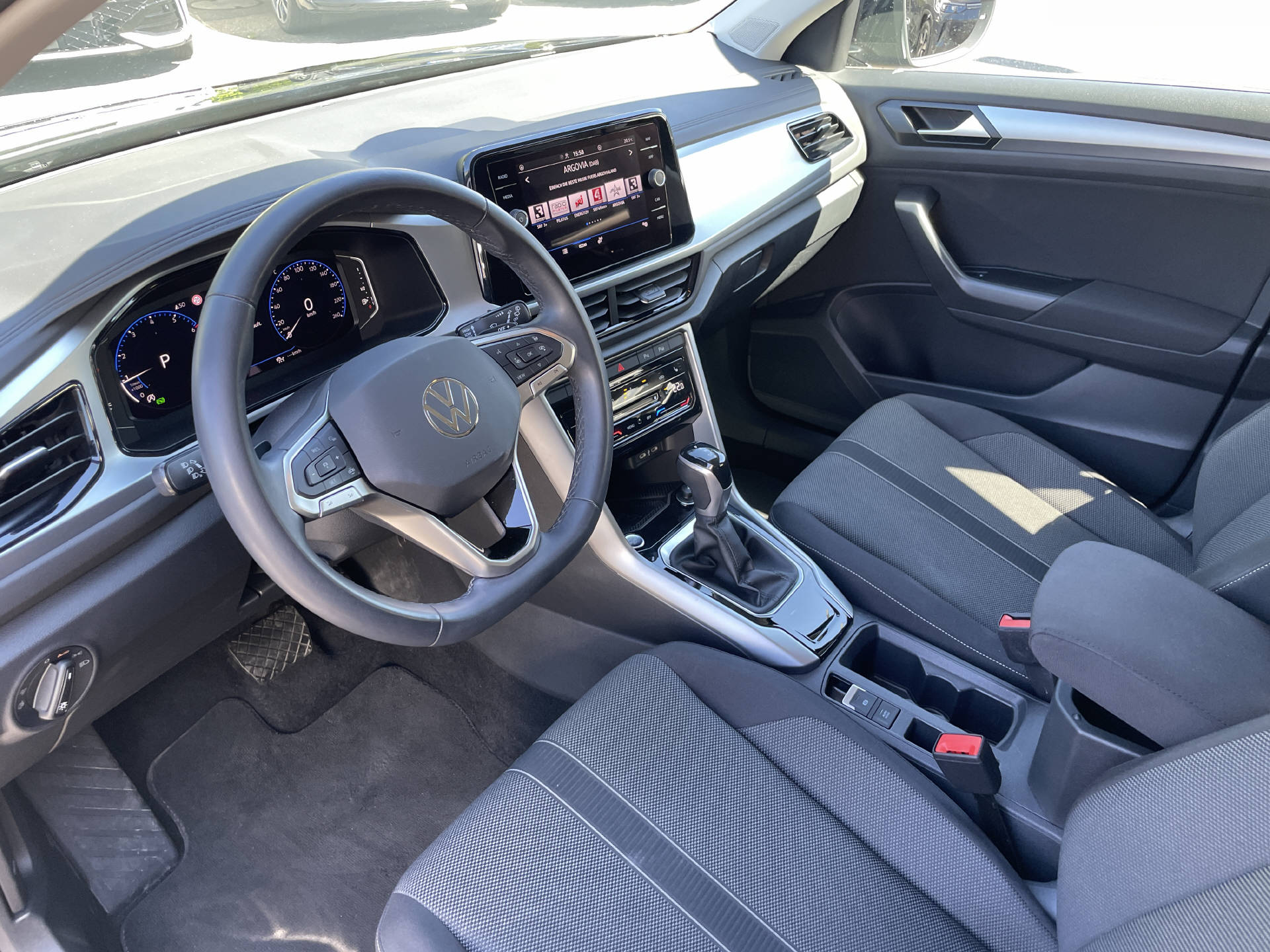 VW T-Roc 1.5 TSI Life DSG-image-6