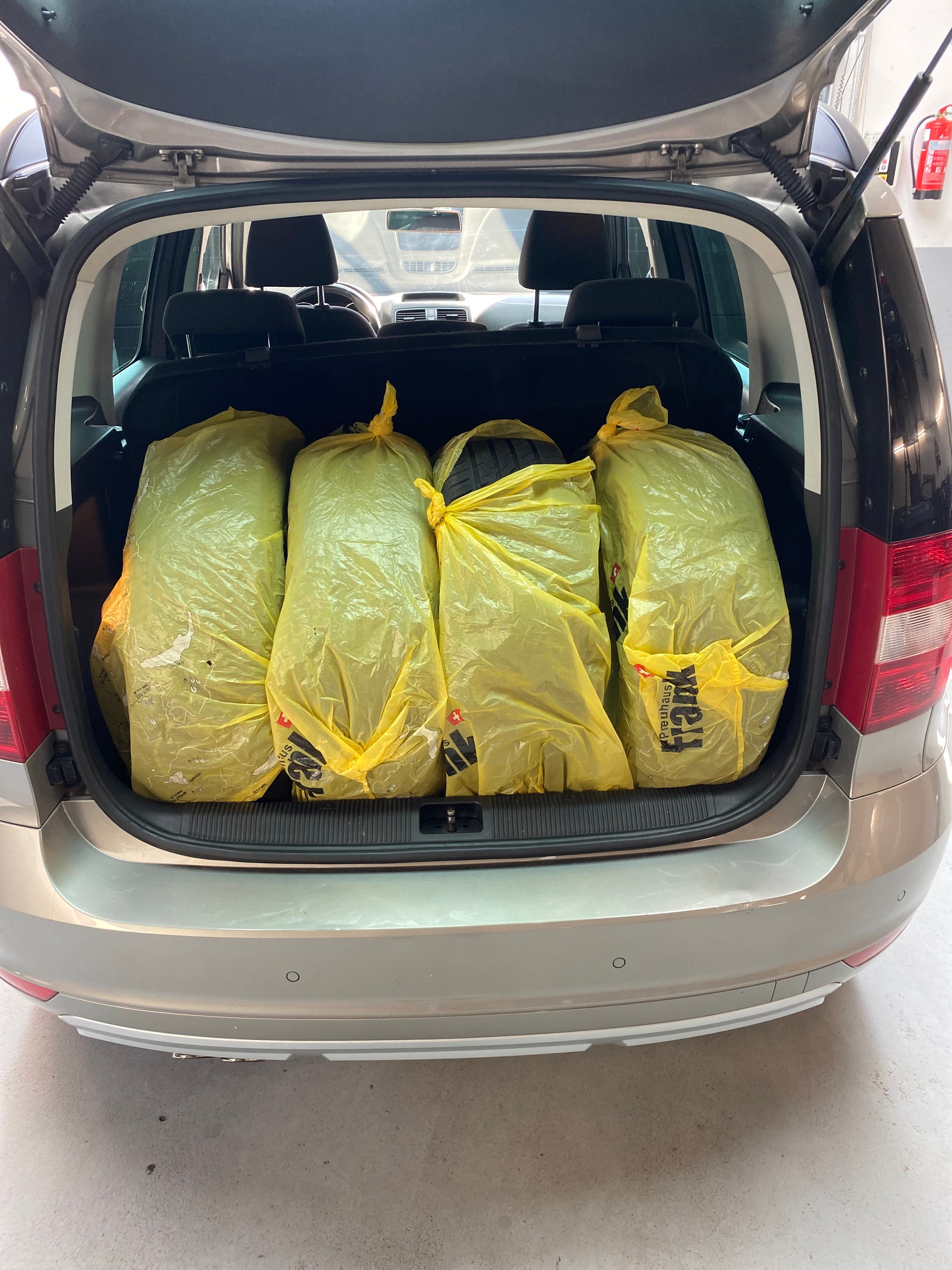 SKODA Yeti 1.4 TSI Elegance DSG-image-9